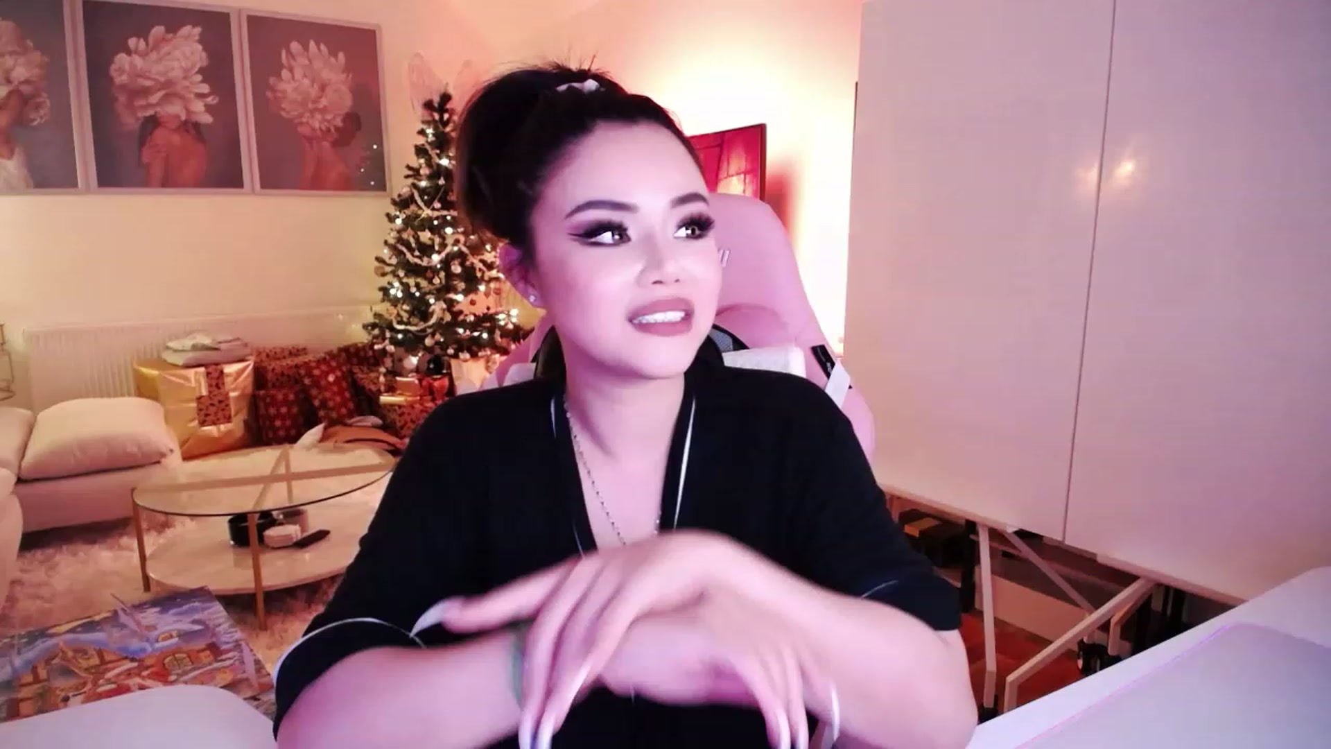 Gallery image thumbnail from SwtSunny's myfreecams stream on, 12/10/2022, 03:16 image 14 of 20