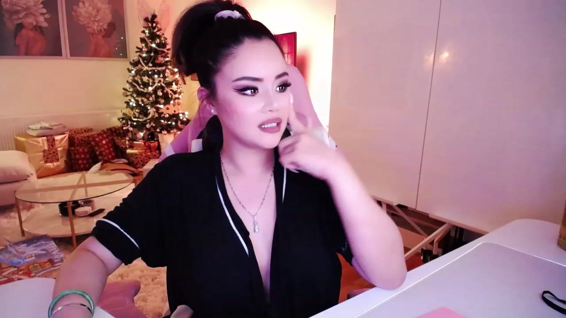Gallery image thumbnail from SwtSunny's myfreecams stream on, 12/10/2022, 03:16 image 16 of 20