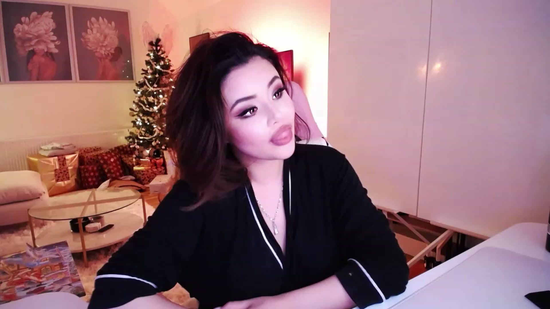 Gallery image thumbnail from SwtSunny's myfreecams stream on, 12/10/2022, 03:16 image 10 of 20