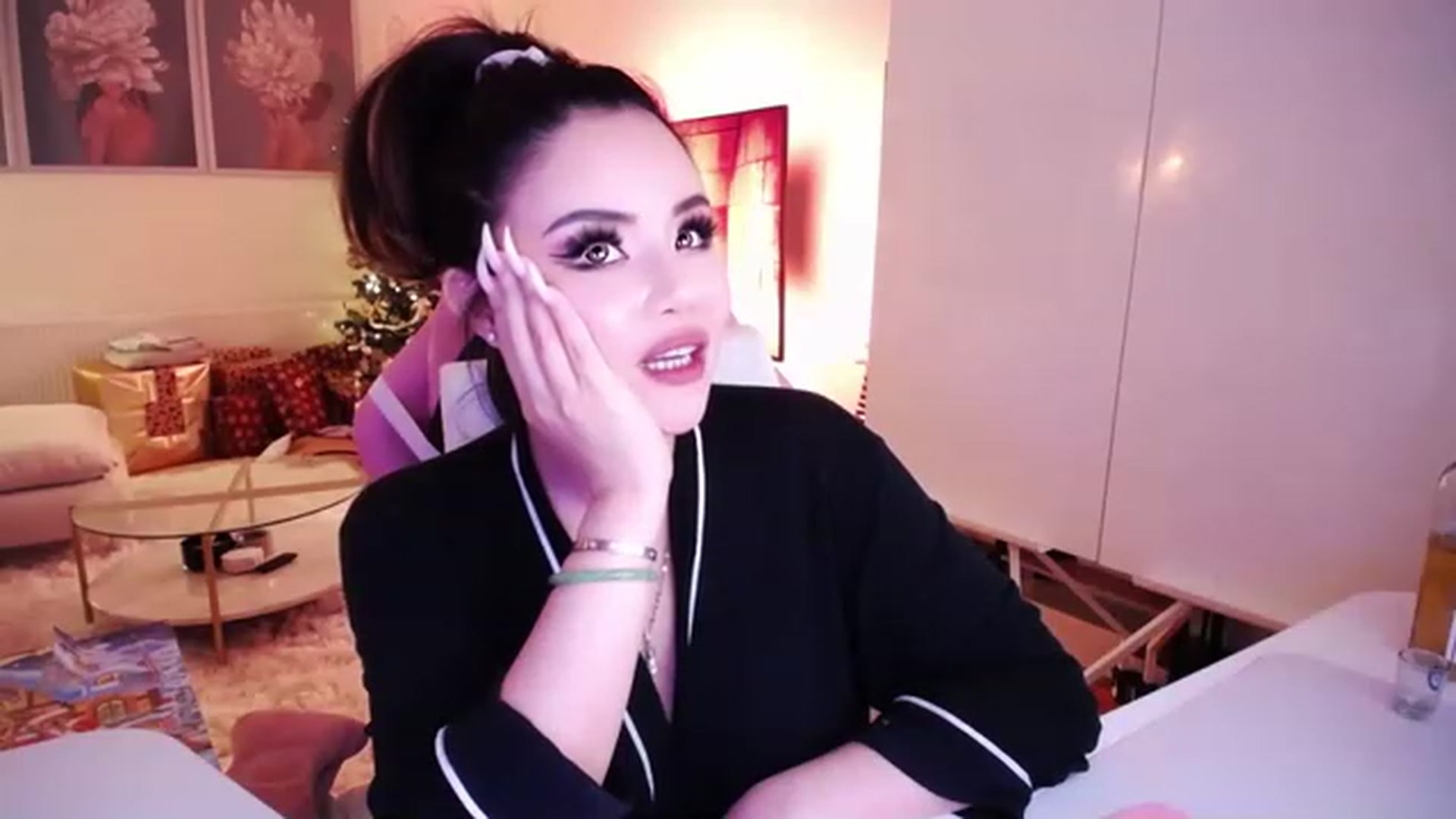 Gallery image thumbnail from SwtSunny's myfreecams stream on, 12/10/2022, 06:30 image 10 of 20