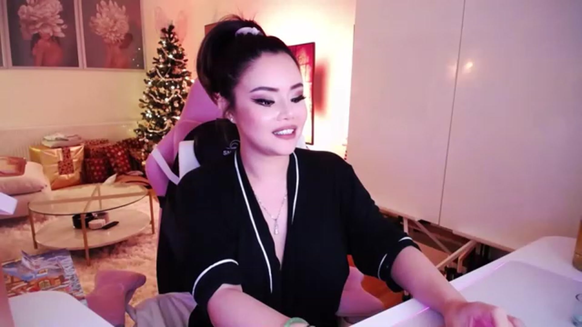 Gallery image thumbnail from SwtSunny's myfreecams stream on, 12/10/2022, 06:30 image 11 of 20