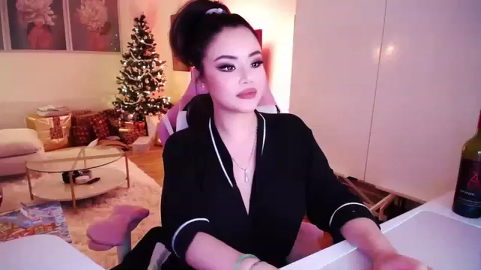 Gallery image thumbnail from SwtSunny's myfreecams stream on, 12/10/2022, 06:30 image 2 of 20
