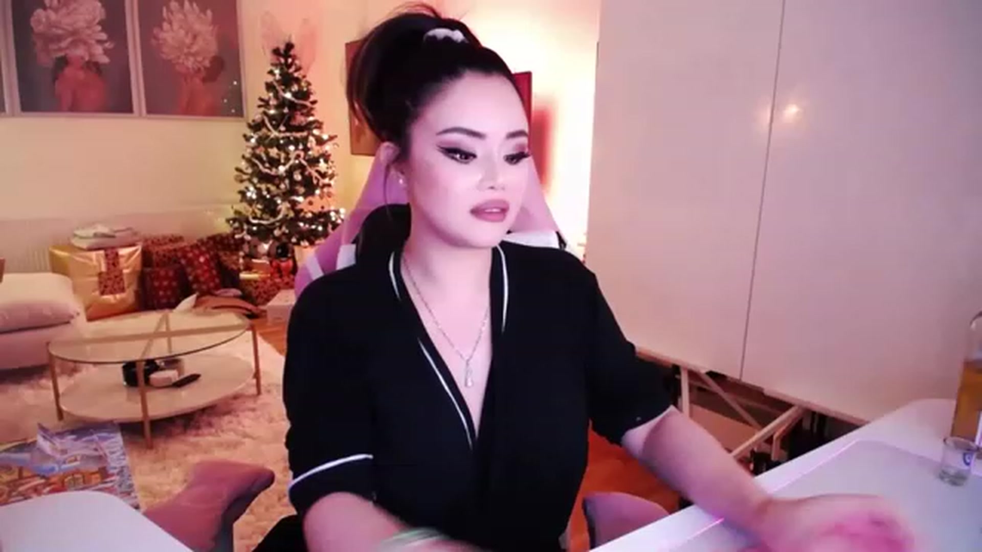Gallery image thumbnail from SwtSunny's myfreecams stream on, 12/10/2022, 06:30 image 8 of 20