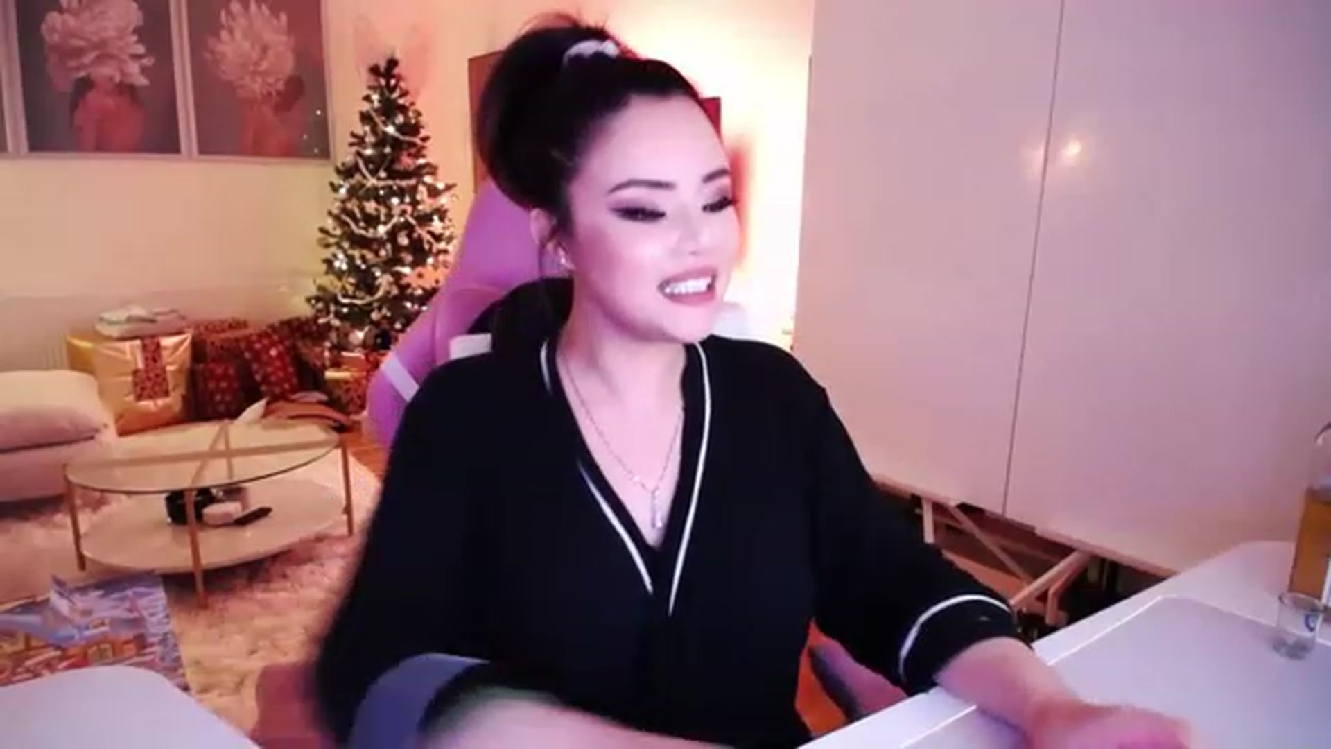 Gallery image thumbnail from SwtSunny's myfreecams stream on, 12/10/2022, 06:30 image 9 of 20
