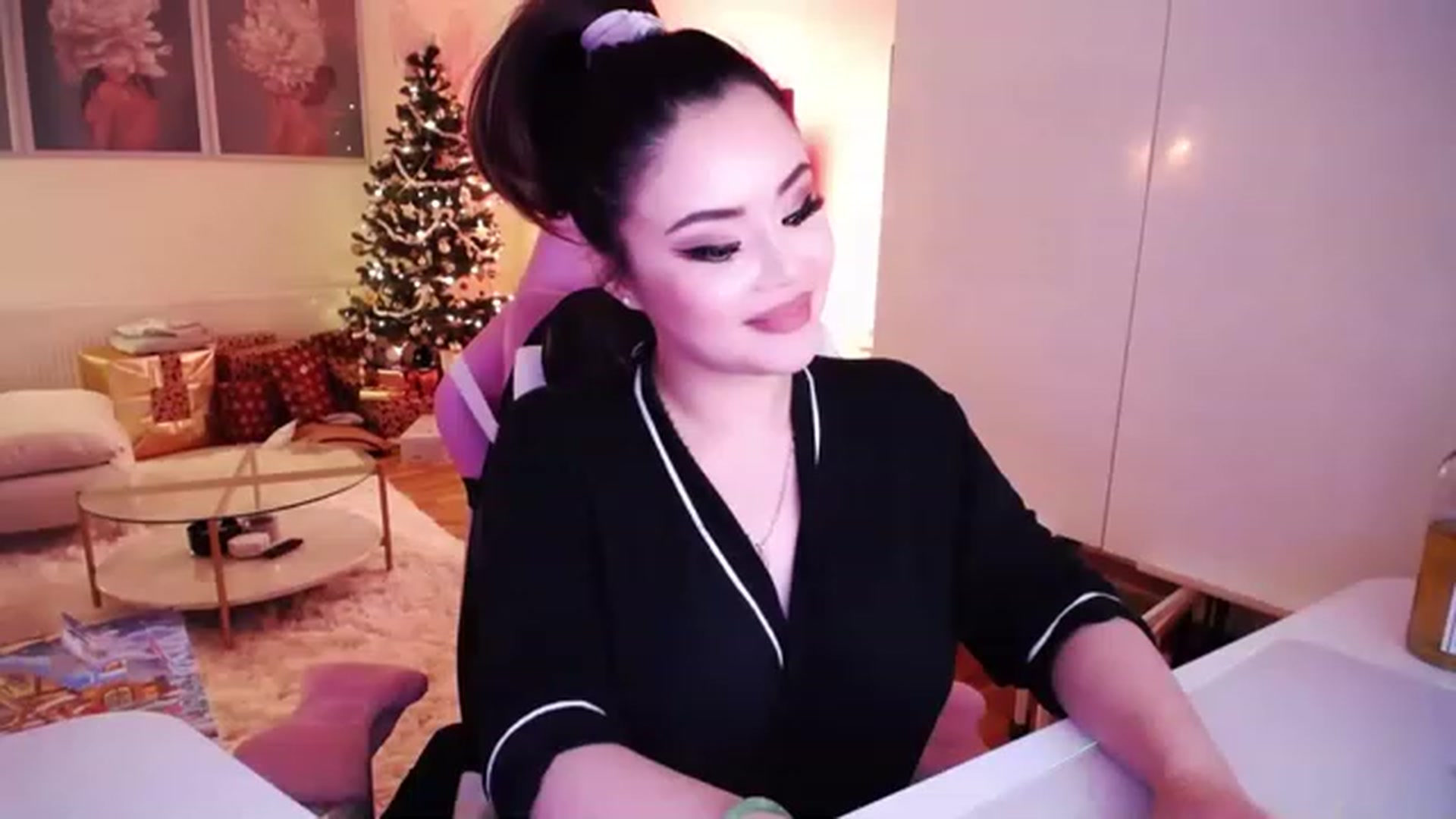 Gallery image thumbnail from SwtSunny's myfreecams stream on, 12/10/2022, 06:30 image 1 of 20
