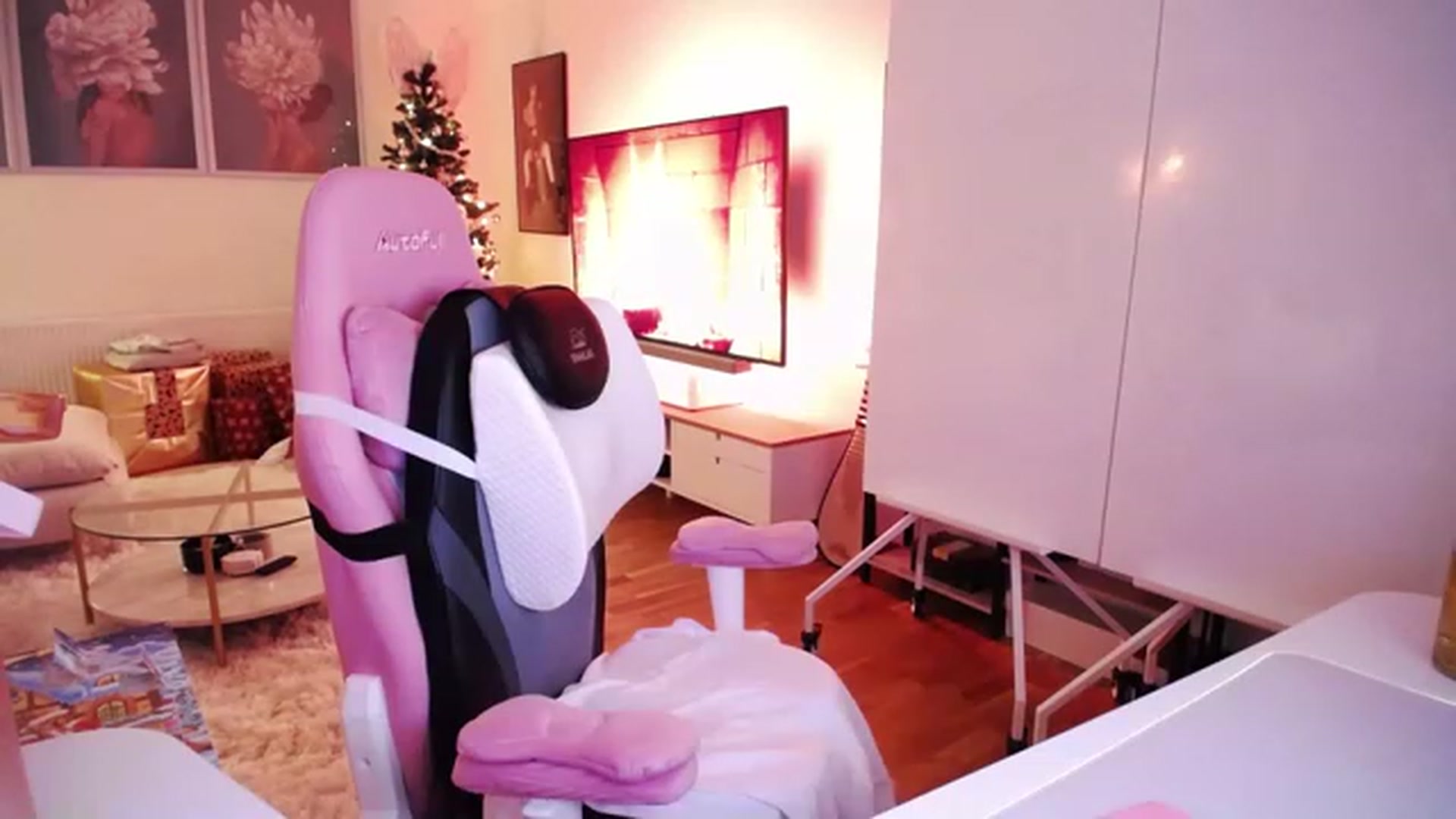 Gallery image thumbnail from SwtSunny's myfreecams stream on, 12/10/2022, 06:30 image 12 of 20
