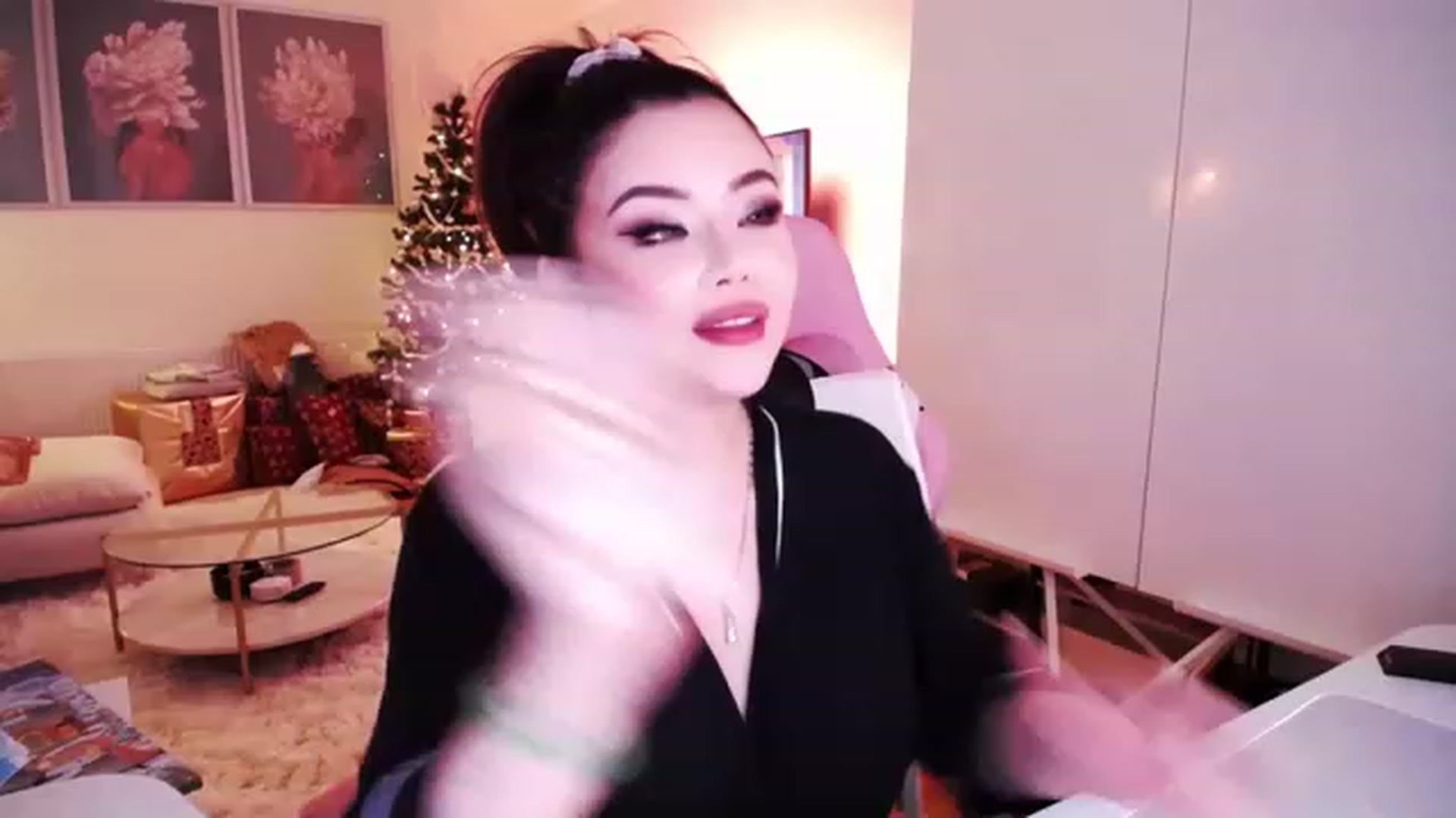 Gallery image thumbnail from SwtSunny's myfreecams stream on, 12/11/2022, 02:51 image 13 of 20