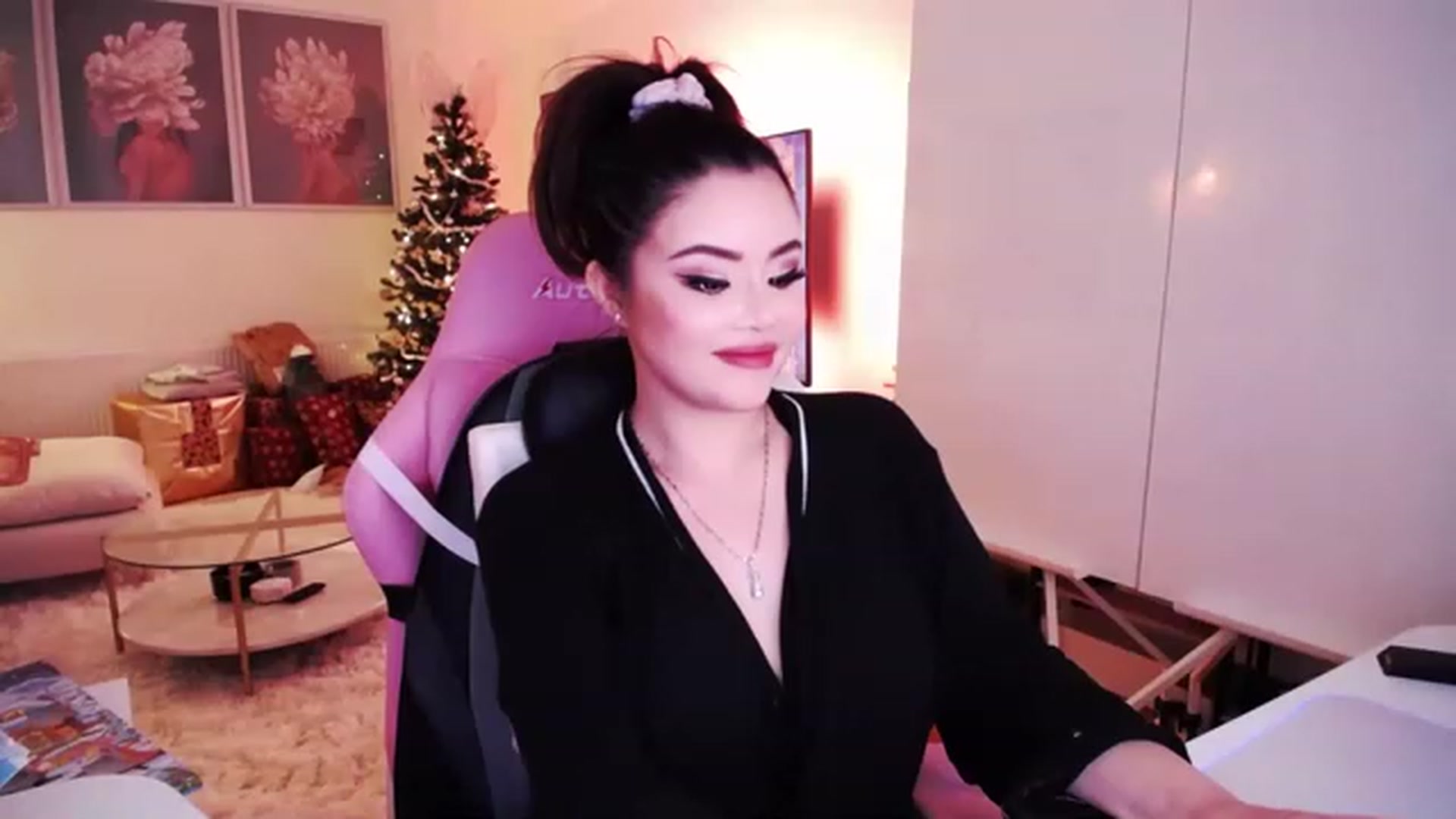 Gallery image thumbnail from SwtSunny's myfreecams stream on, 12/11/2022, 02:51 image 15 of 20