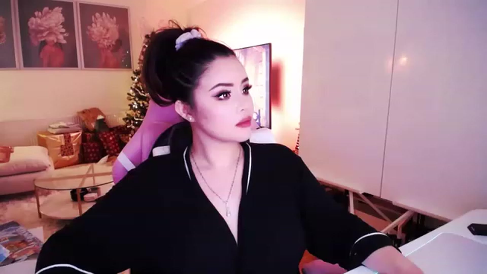 Gallery image thumbnail from SwtSunny's myfreecams stream on, 12/11/2022, 02:51 image 19 of 20