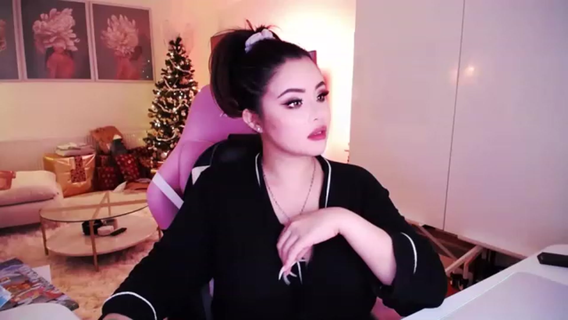 Gallery image thumbnail from SwtSunny's myfreecams stream on, 12/11/2022, 02:51 image 16 of 20