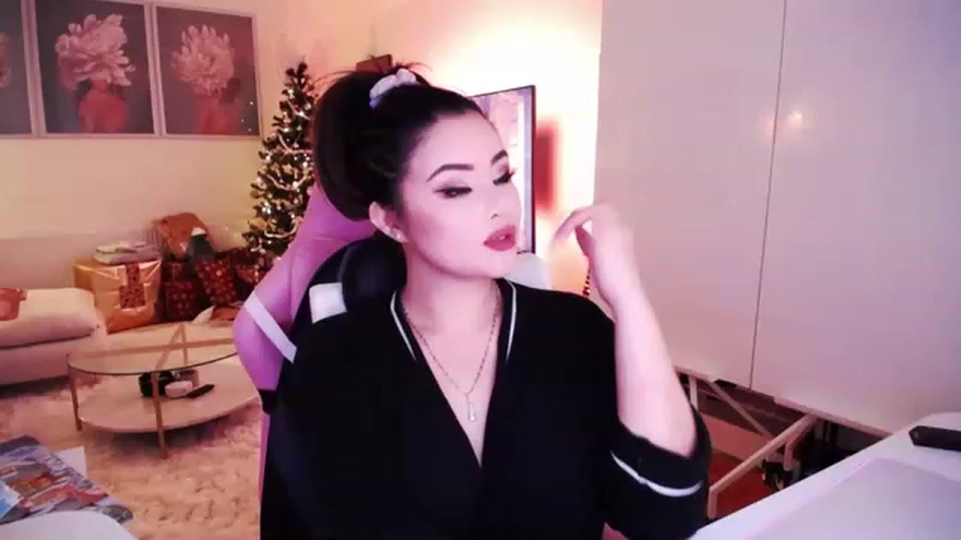 Gallery image thumbnail from SwtSunny's myfreecams stream on, 12/11/2022, 02:51 image 18 of 20