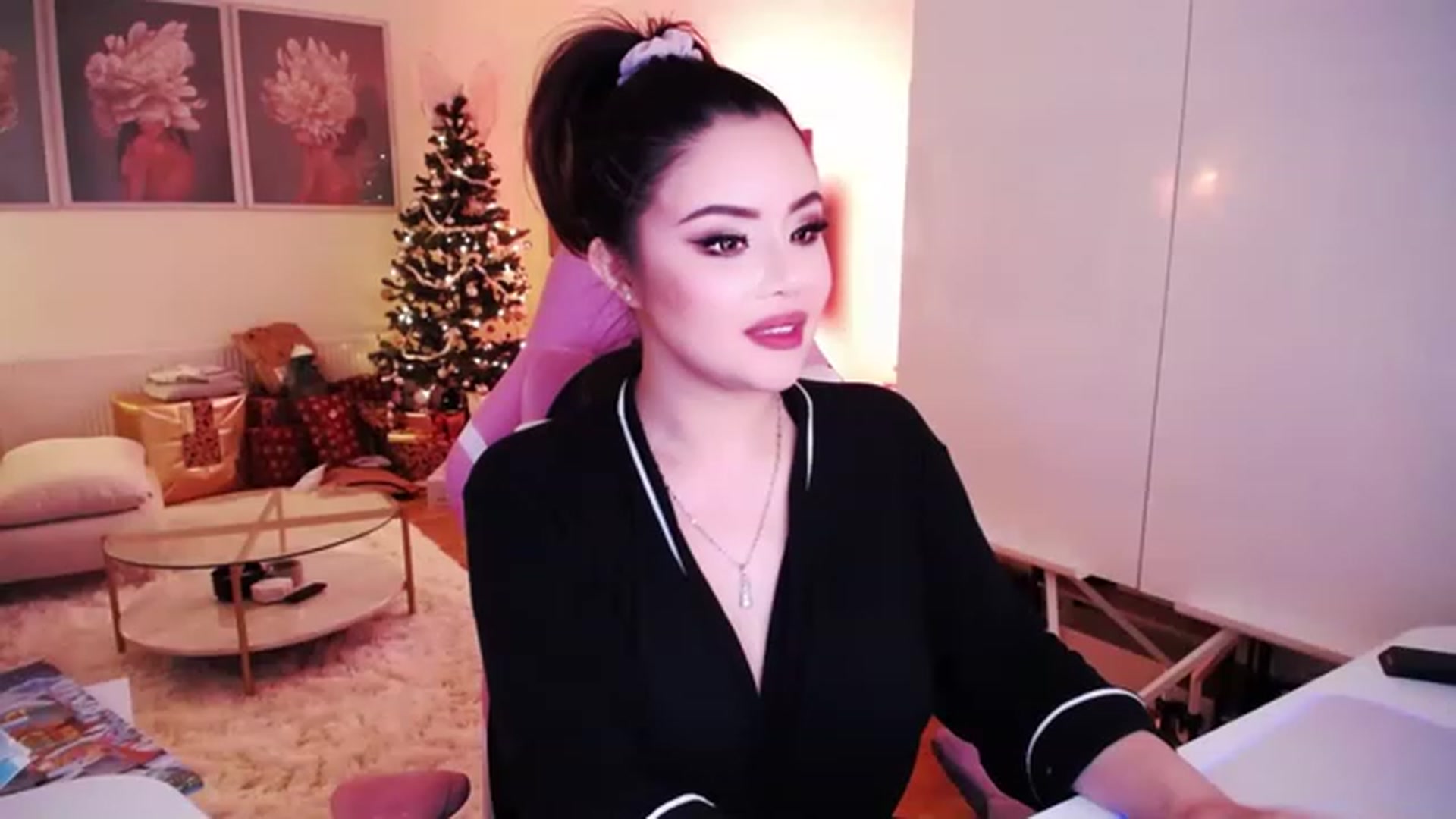 Gallery image thumbnail from SwtSunny's myfreecams stream on, 12/11/2022, 02:51 image 7 of 20