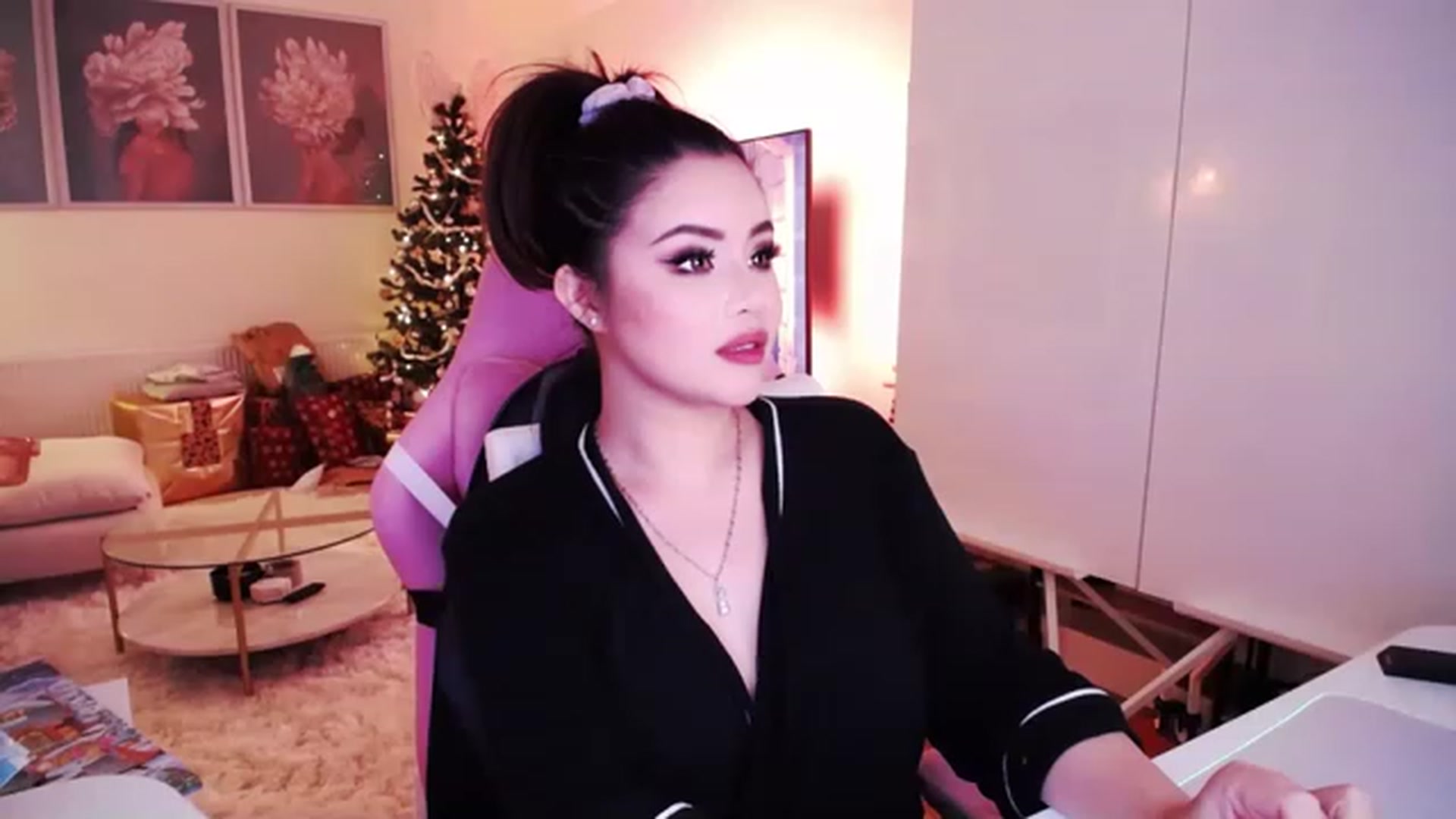 Gallery image thumbnail from SwtSunny's myfreecams stream on, 12/11/2022, 02:51 image 17 of 20