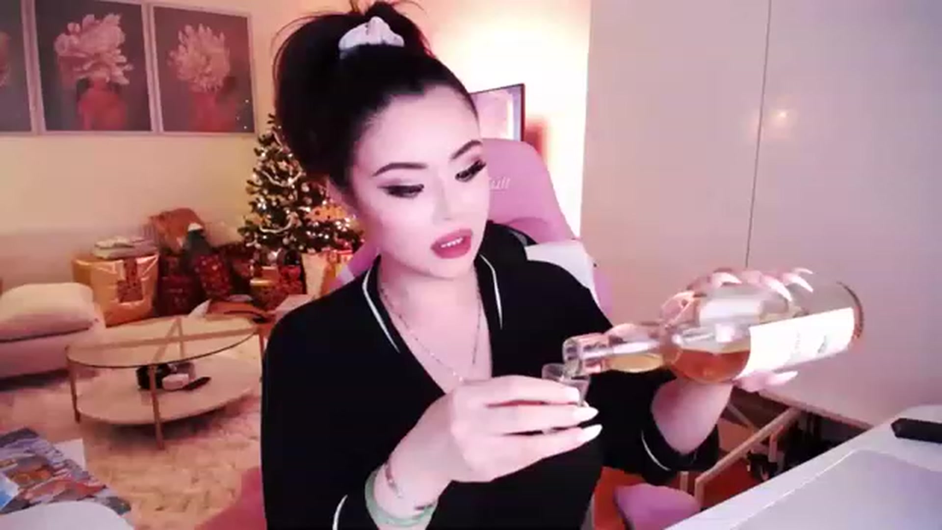 Gallery image thumbnail from SwtSunny's myfreecams stream on, 12/11/2022, 02:51 image 12 of 20