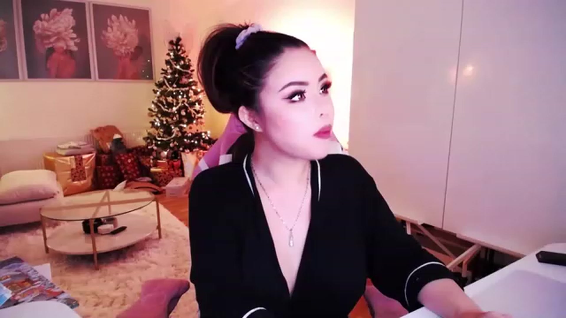 Gallery image thumbnail from SwtSunny's myfreecams stream on, 12/11/2022, 02:51 image 3 of 20