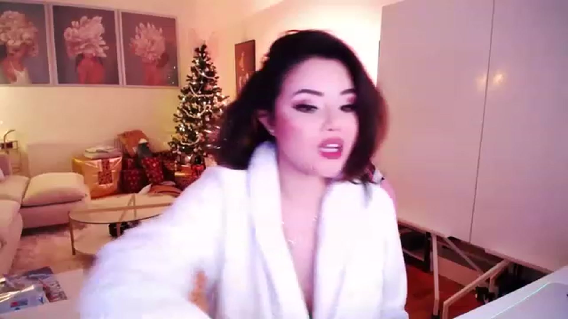 Gallery image thumbnail from SwtSunny's myfreecams stream on, 12/12/2022, 03:03 image 6 of 20