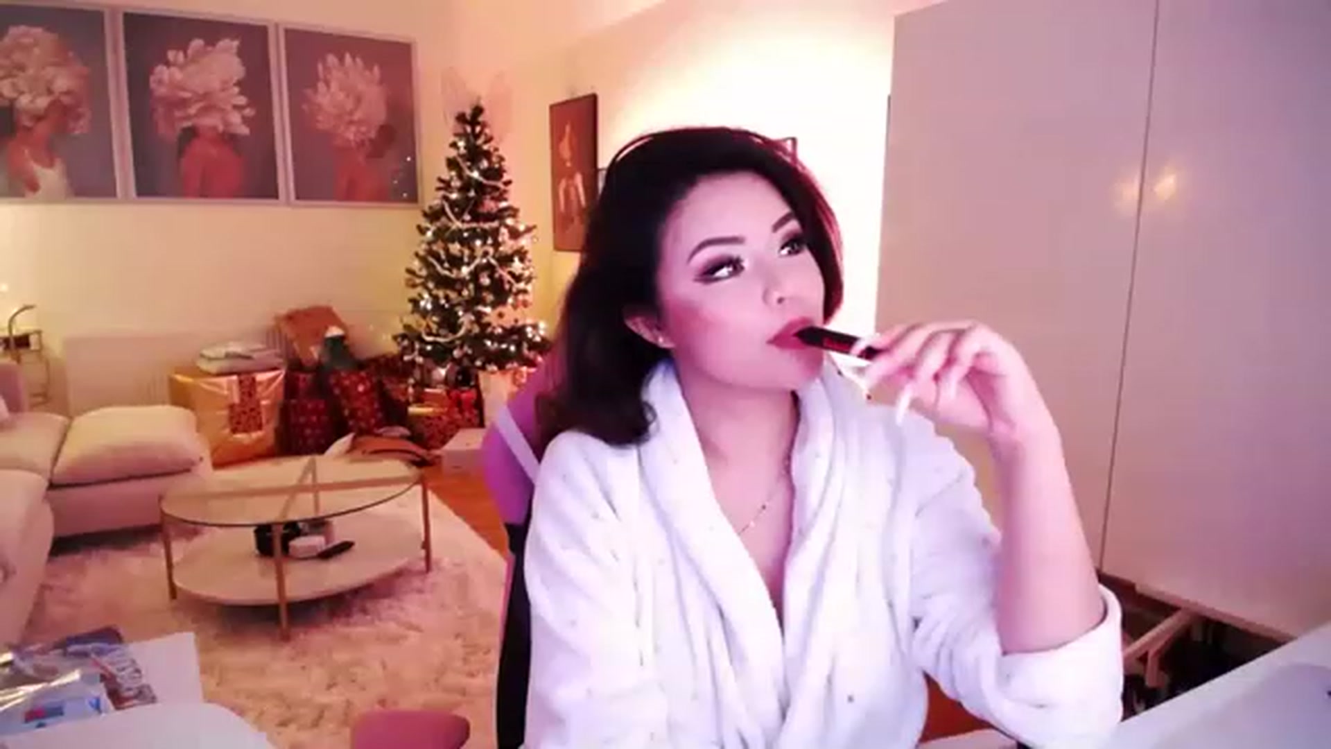 Gallery image thumbnail from SwtSunny's myfreecams stream on, 12/12/2022, 03:03 image 4 of 20