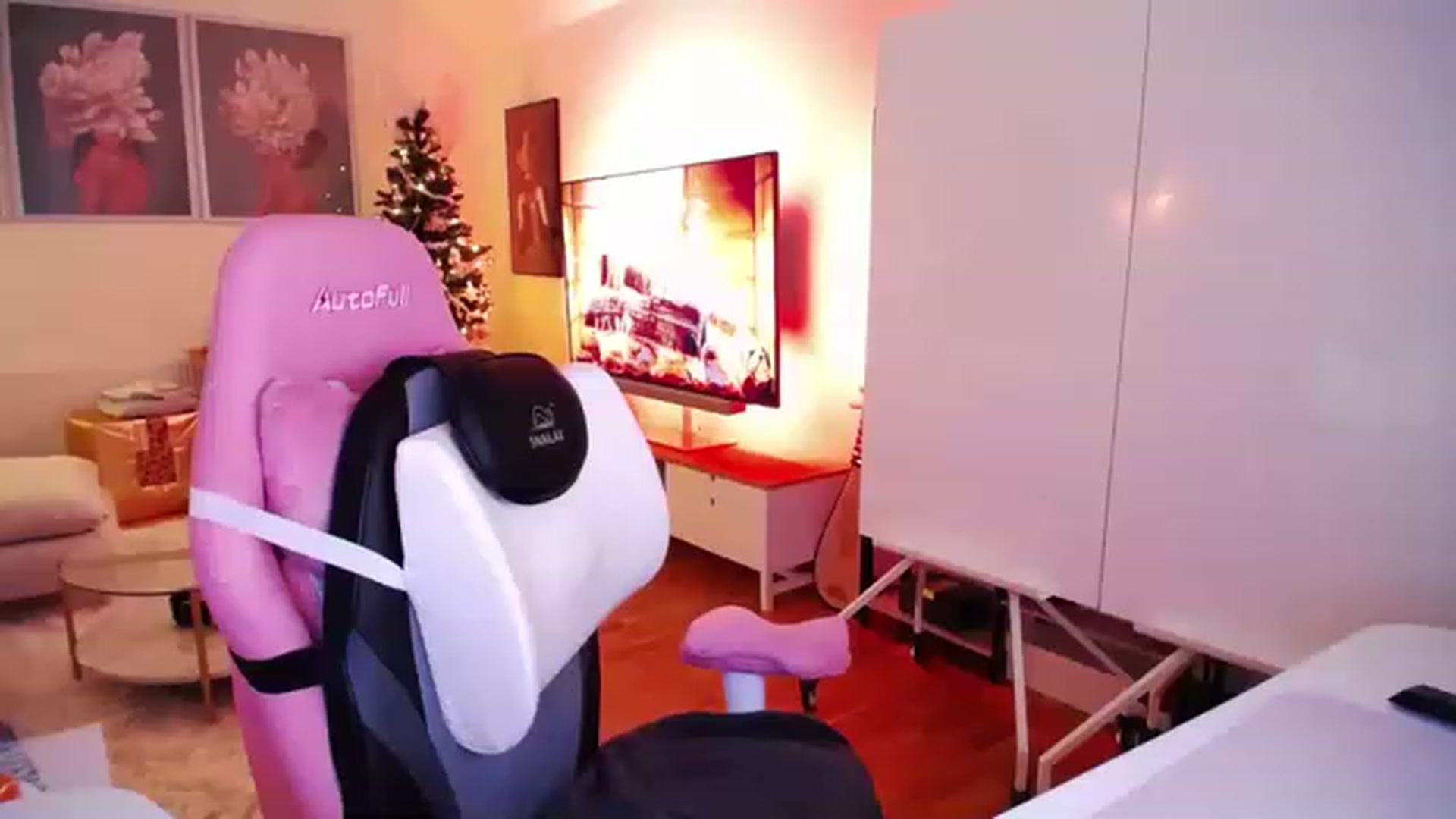 Gallery image thumbnail from SwtSunny's myfreecams stream on, 12/13/2022, 01:42 image 6 of 20