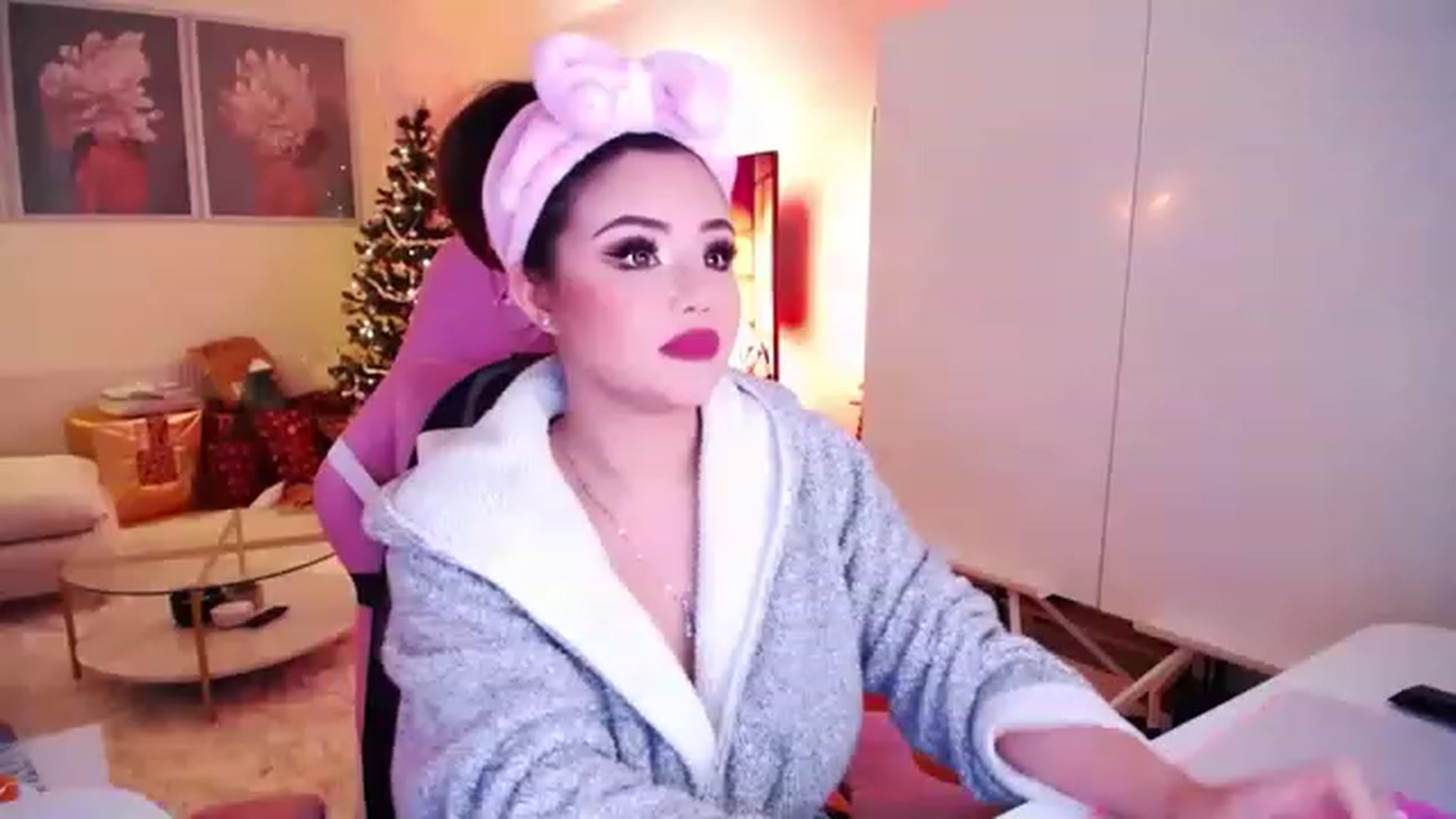Gallery image thumbnail from SwtSunny's myfreecams stream on, 12/13/2022, 01:42 image 10 of 20