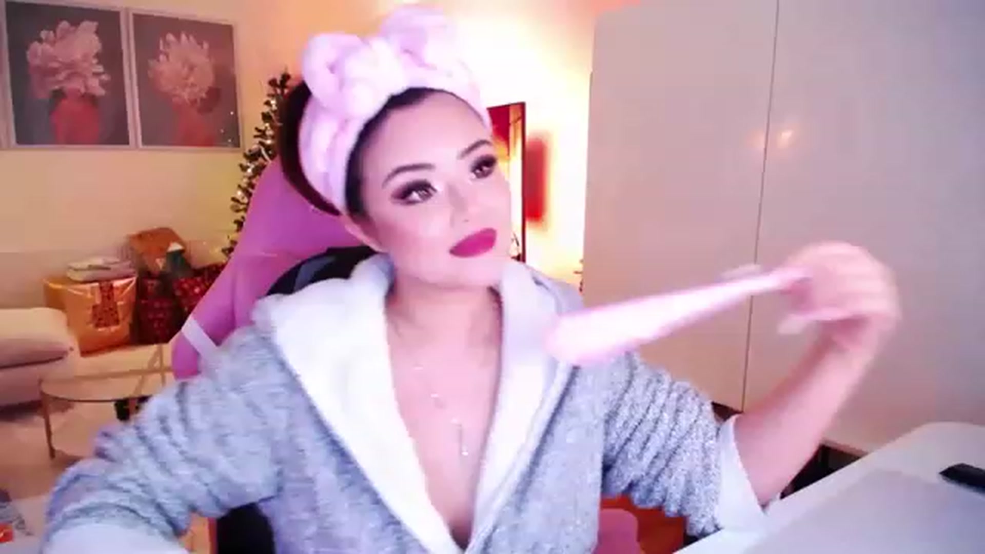 Gallery image thumbnail from SwtSunny's myfreecams stream on, 12/13/2022, 01:42 image 8 of 20