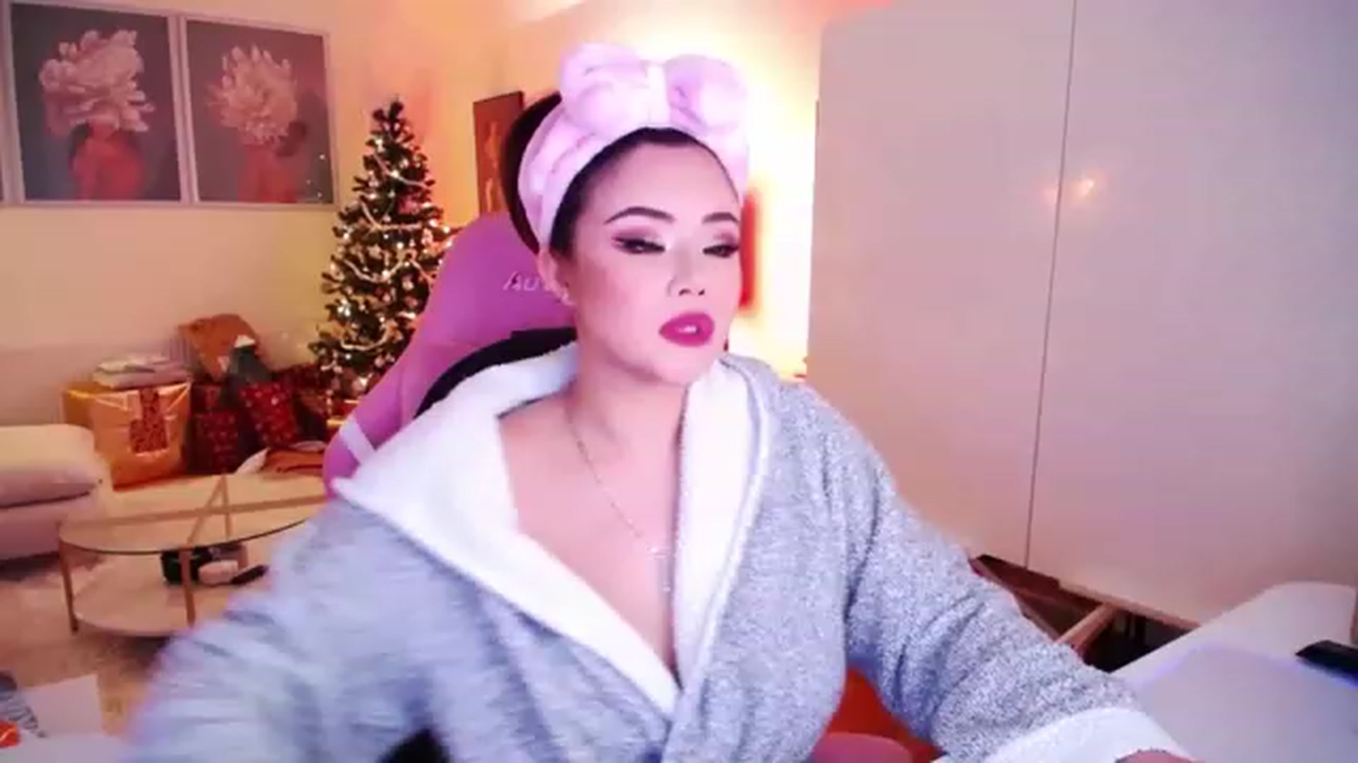 Gallery image thumbnail from SwtSunny's myfreecams stream on, 12/13/2022, 01:42 image 18 of 20