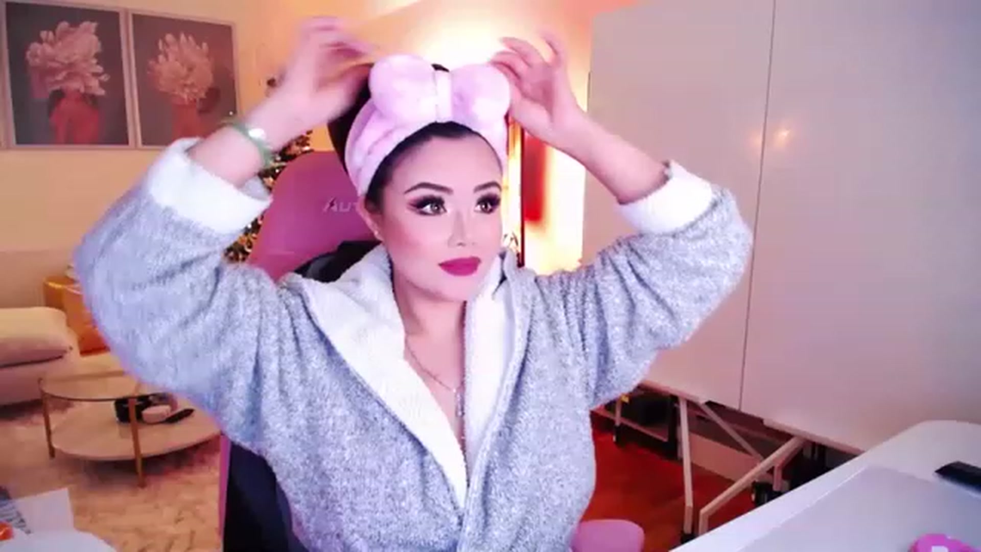 Gallery image thumbnail from SwtSunny's myfreecams stream on, 12/13/2022, 01:42 image 9 of 20