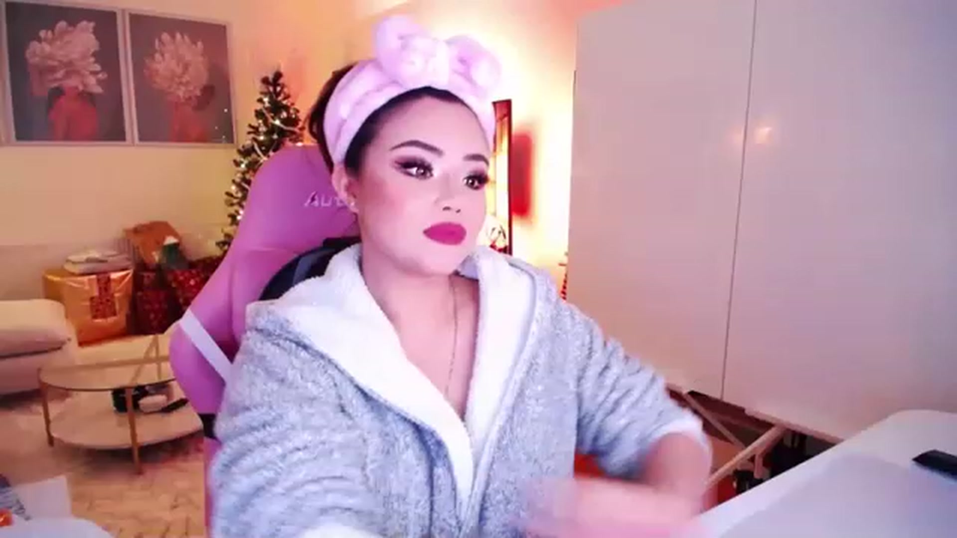 Gallery image thumbnail from SwtSunny's myfreecams stream on, 12/13/2022, 01:42 image 7 of 20