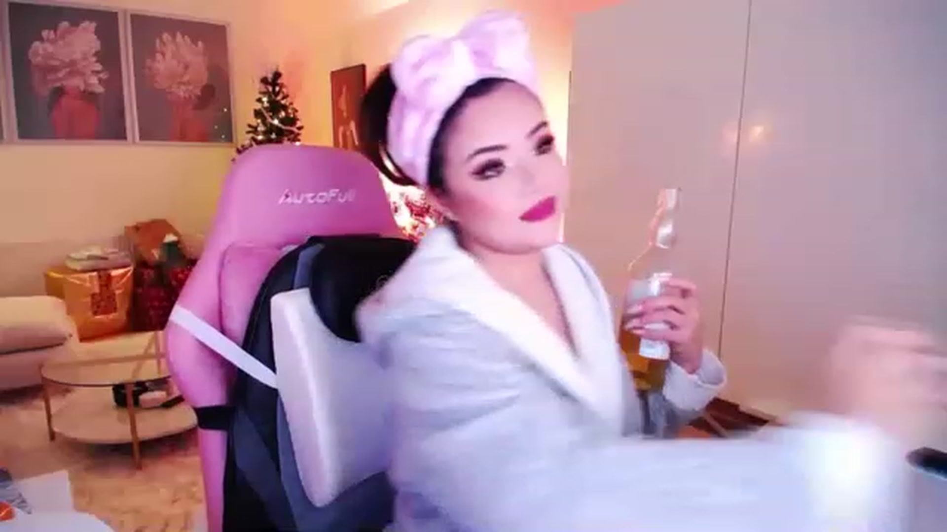 Gallery image thumbnail from SwtSunny's myfreecams stream on, 12/13/2022, 01:42 image 14 of 20