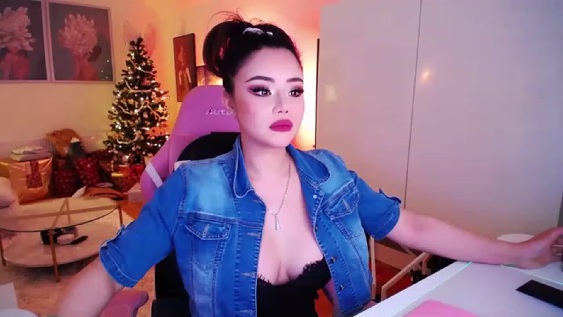 Gallery image thumbnail from SwtSunny's myfreecams stream on, 12/14/2022, 22:44 image 13 of 20