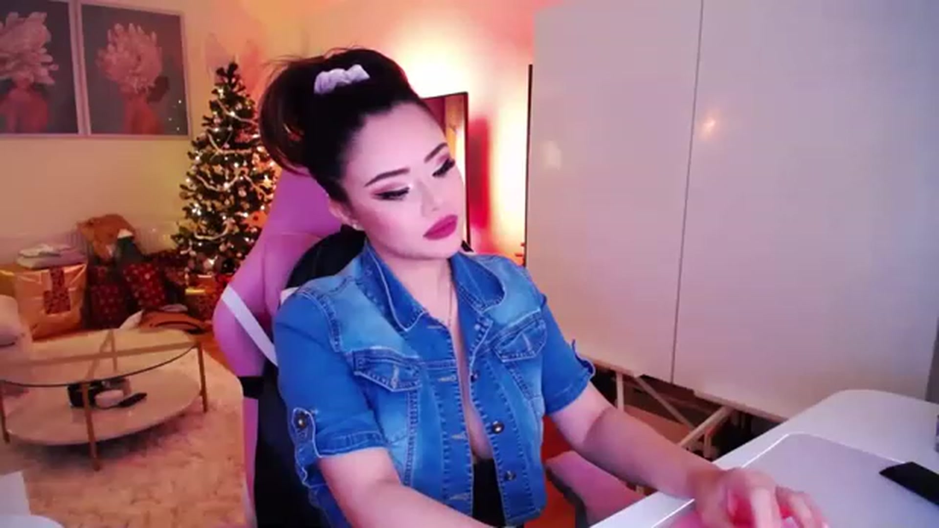 Gallery image thumbnail from SwtSunny's myfreecams stream on, 12/14/2022, 22:44 image 16 of 20