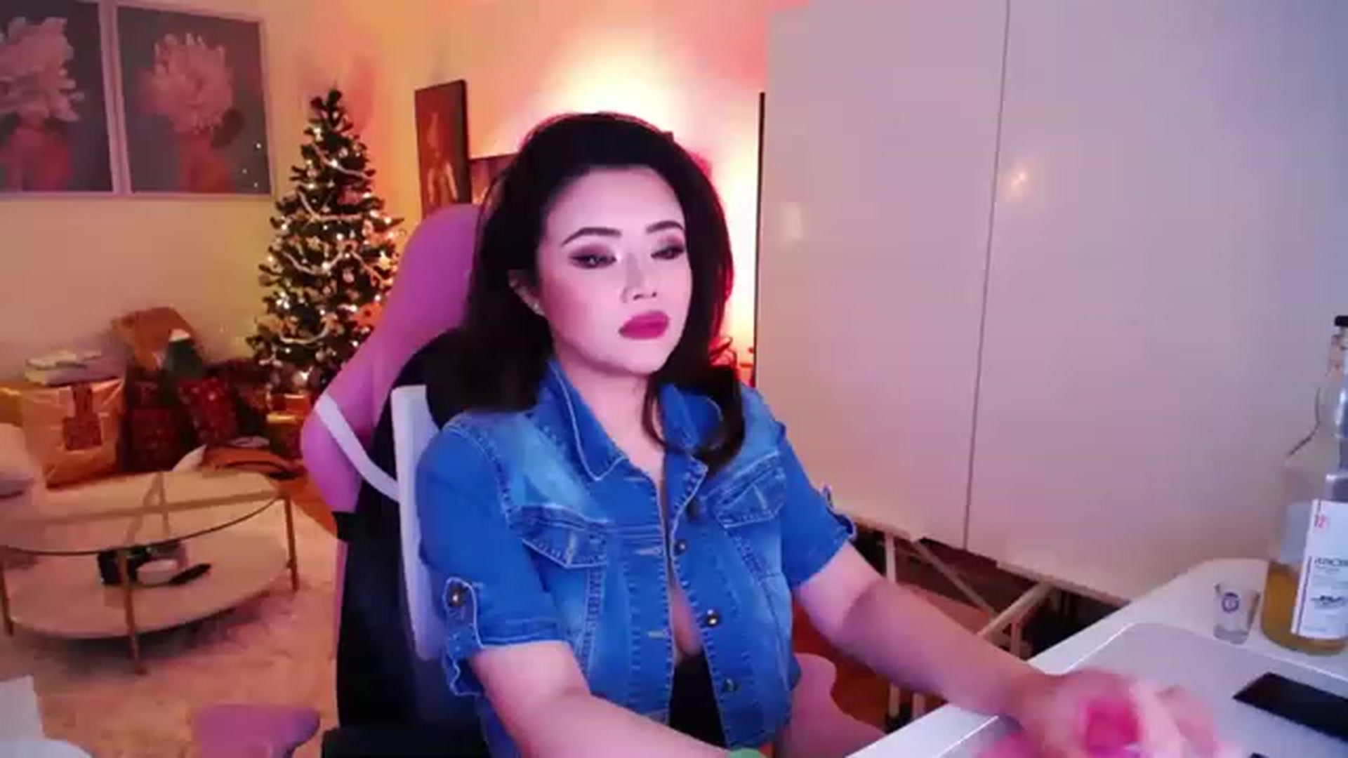 Gallery image thumbnail from SwtSunny's myfreecams stream on, 12/14/2022, 22:44 image 10 of 20