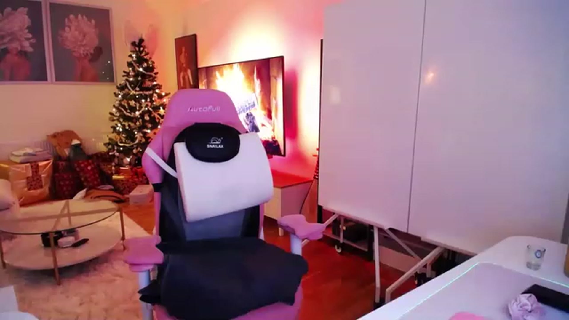 Gallery image thumbnail from SwtSunny's myfreecams stream on, 12/14/2022, 22:44 image 7 of 20