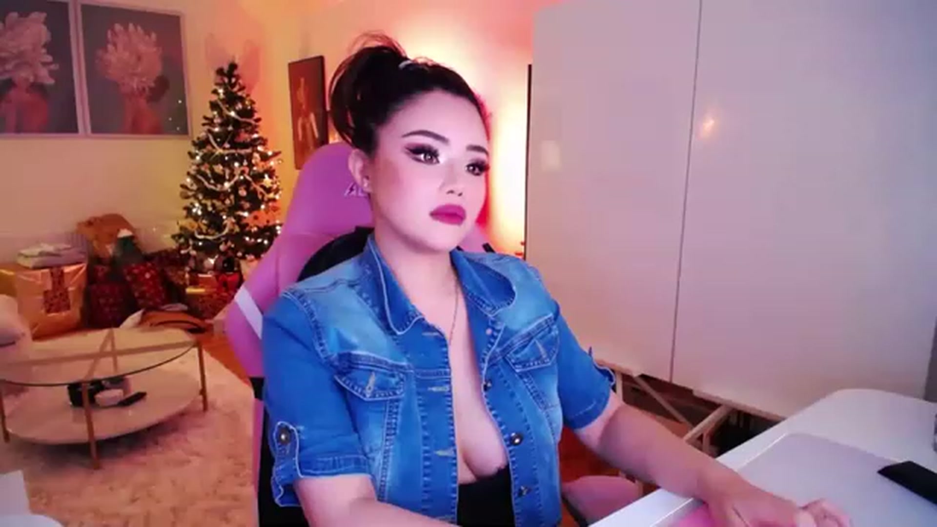 Gallery image thumbnail from SwtSunny's myfreecams stream on, 12/14/2022, 22:44 image 15 of 20
