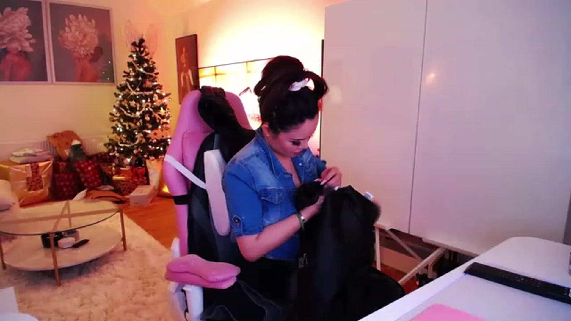 Gallery image thumbnail from SwtSunny's myfreecams stream on, 12/14/2022, 22:44 image 18 of 20