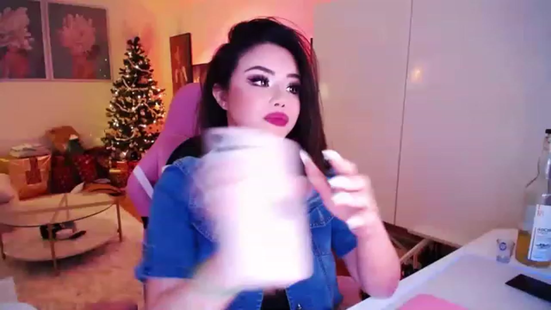 Gallery image thumbnail from SwtSunny's myfreecams stream on, 12/14/2022, 22:44 image 12 of 20