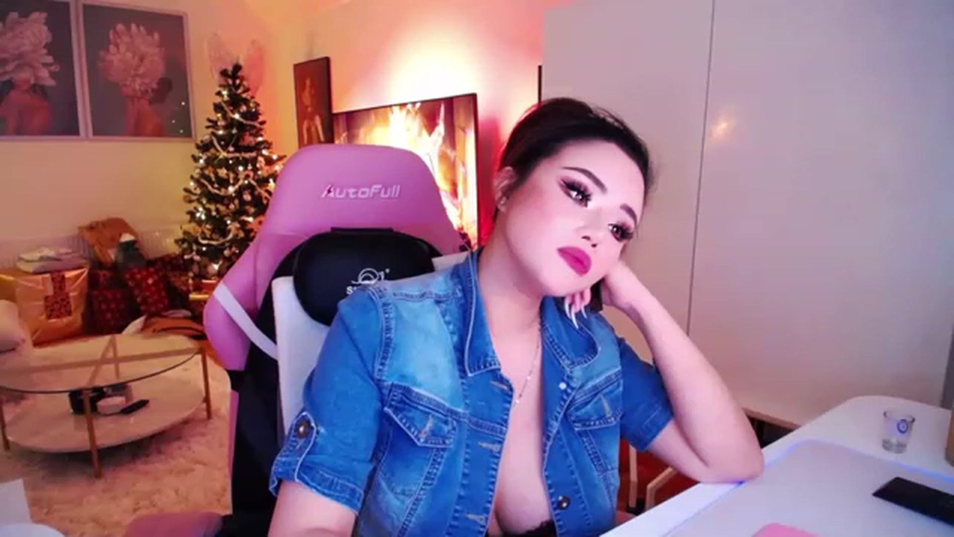 Gallery image thumbnail from SwtSunny's myfreecams stream on, 12/14/2022, 22:44 image 6 of 20