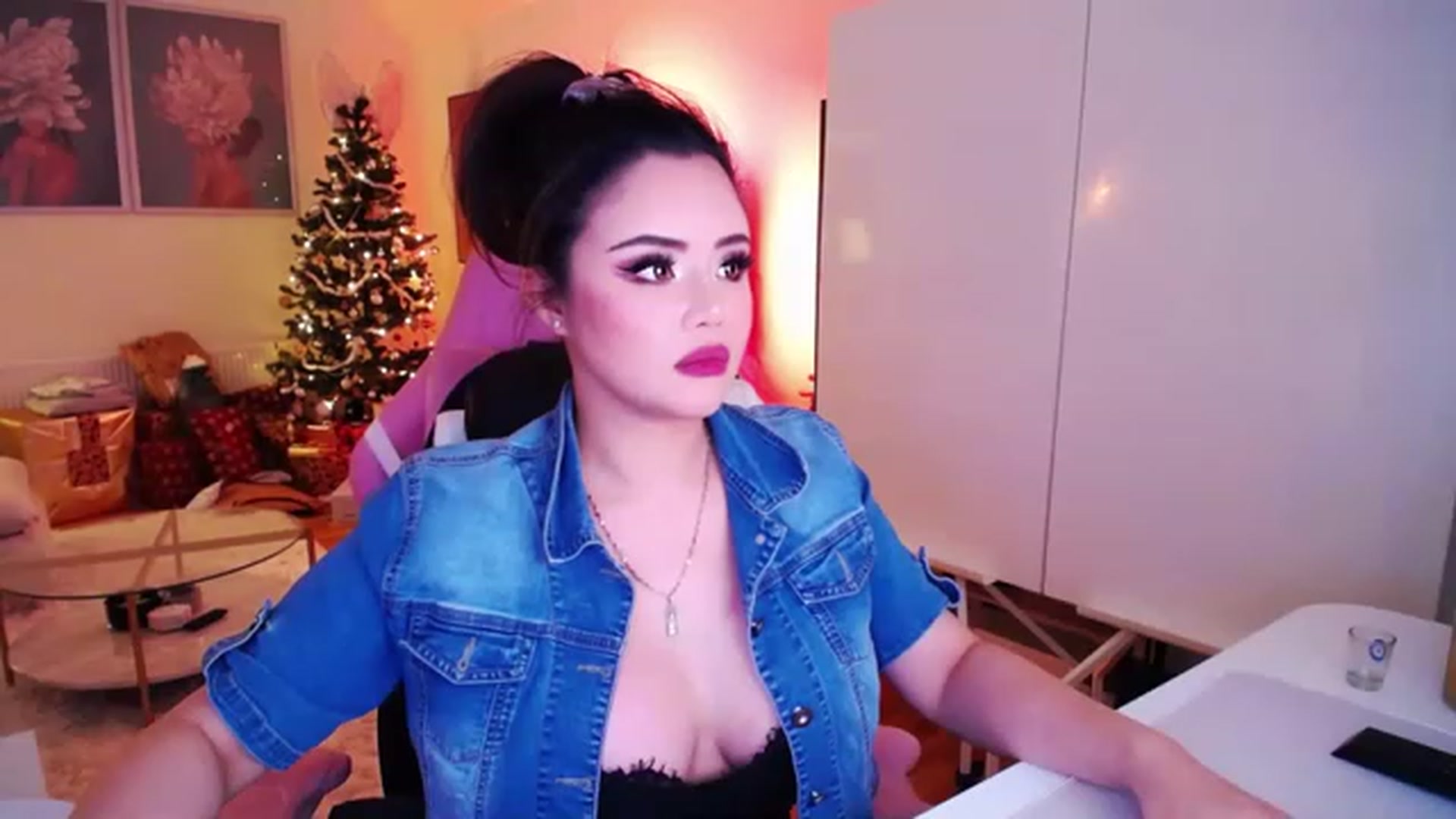 Gallery image thumbnail from SwtSunny's myfreecams stream on, 12/14/2022, 22:44 image 4 of 20