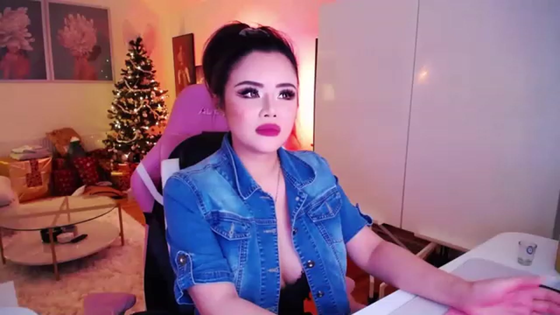 Gallery image thumbnail from SwtSunny's myfreecams stream on, 12/14/2022, 22:44 image 3 of 20