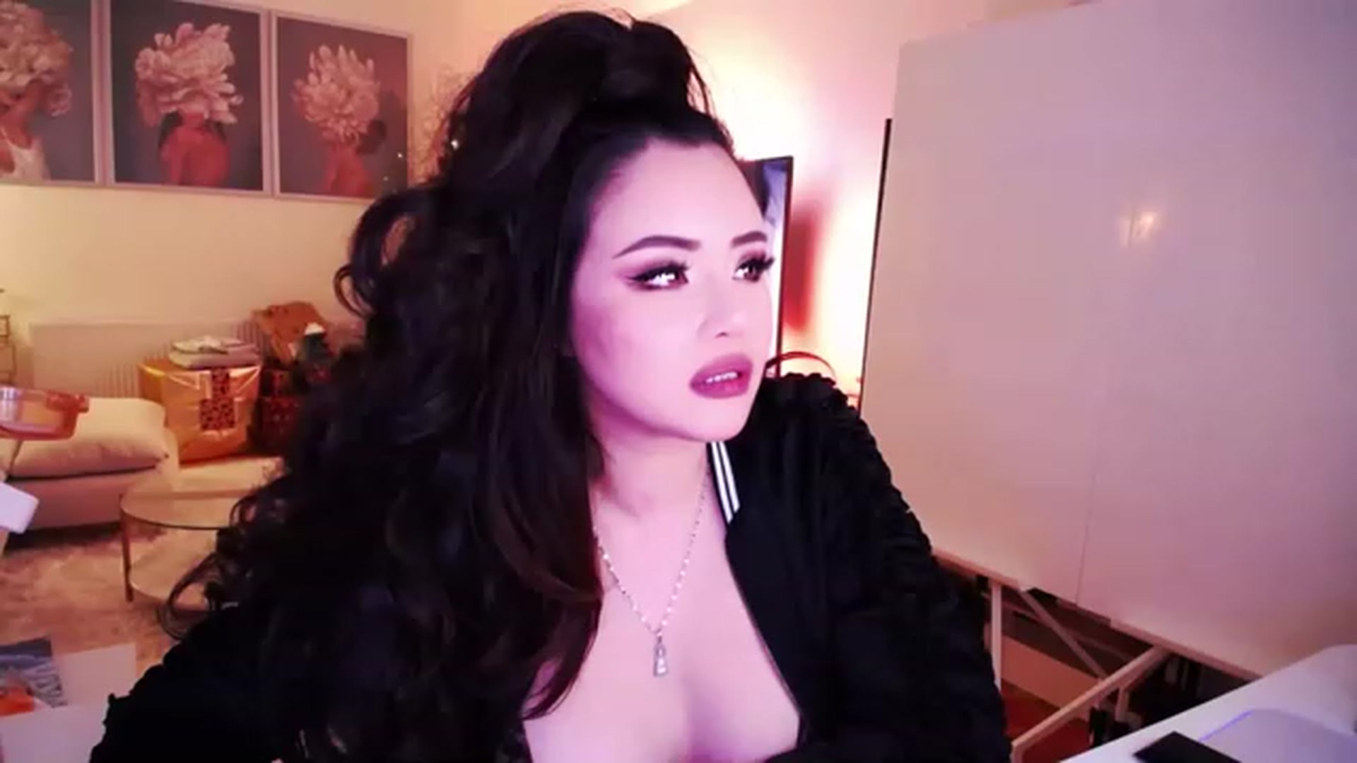 Gallery image thumbnail from SwtSunny's myfreecams stream on, 12/15/2022, 06:48 image 19 of 20