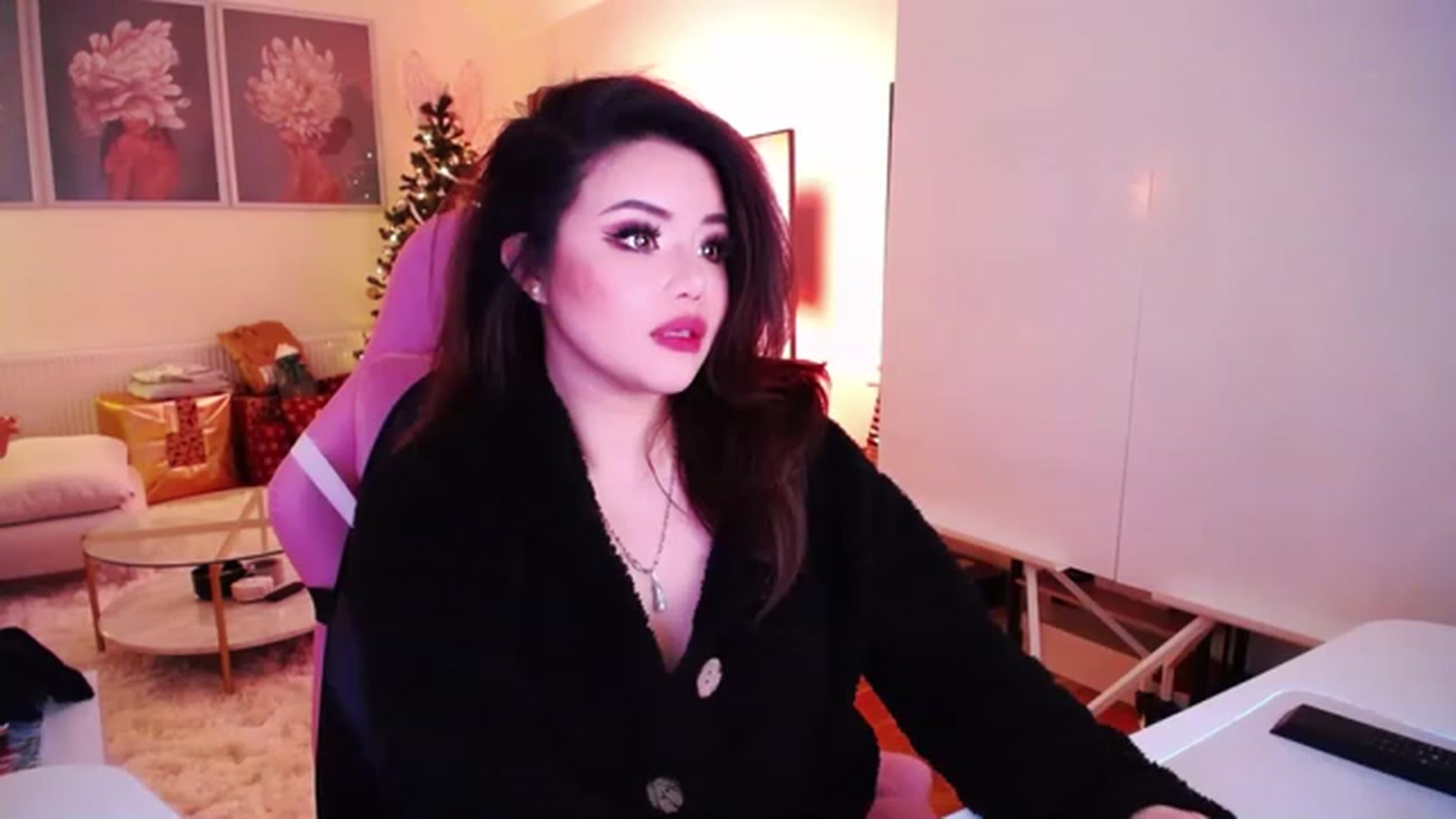 Gallery image thumbnail from SwtSunny's myfreecams stream on, 12/17/2022, 03:58 image 7 of 20