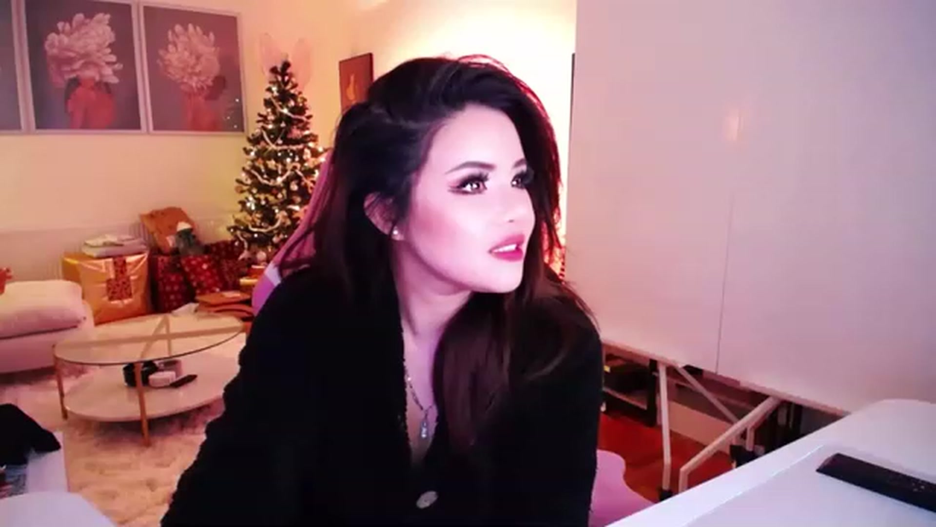 Gallery image thumbnail from SwtSunny's myfreecams stream on, 12/17/2022, 03:58 image 1 of 20