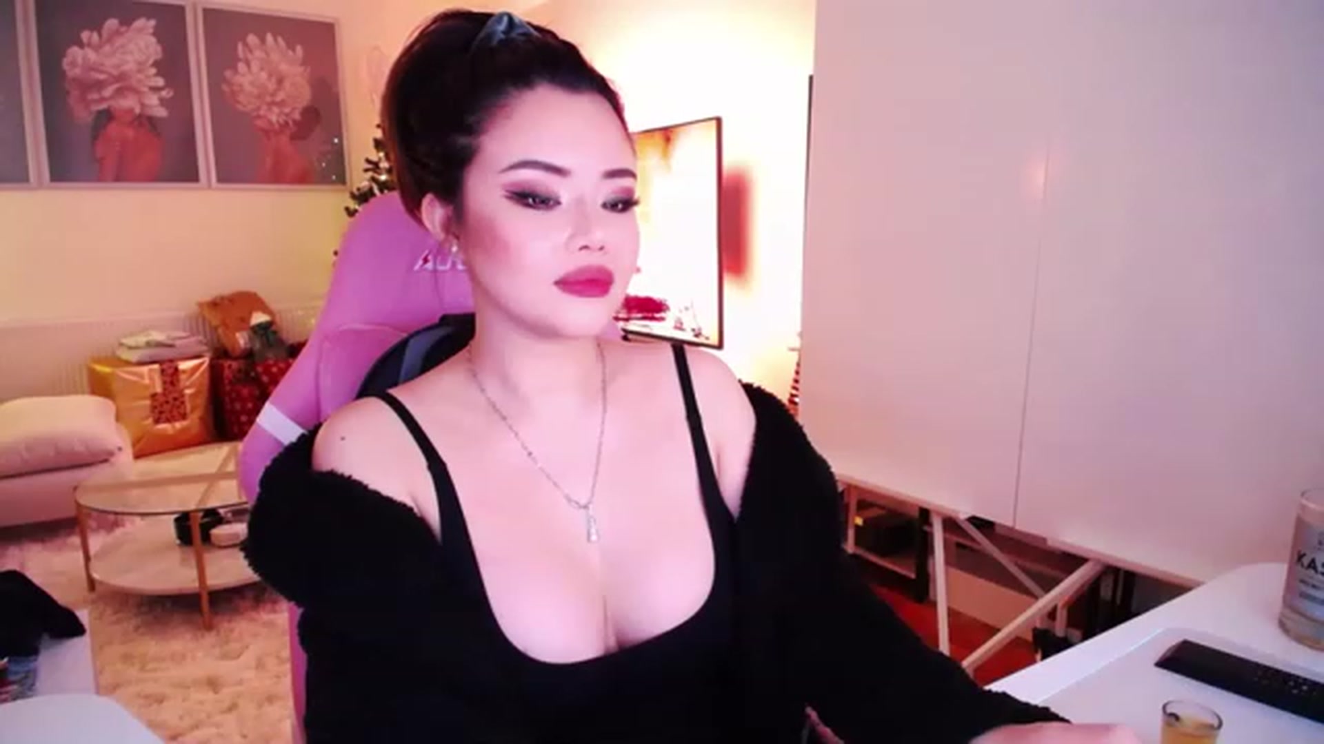 Gallery image thumbnail from SwtSunny's myfreecams stream on, 12/17/2022, 03:58 image 13 of 20