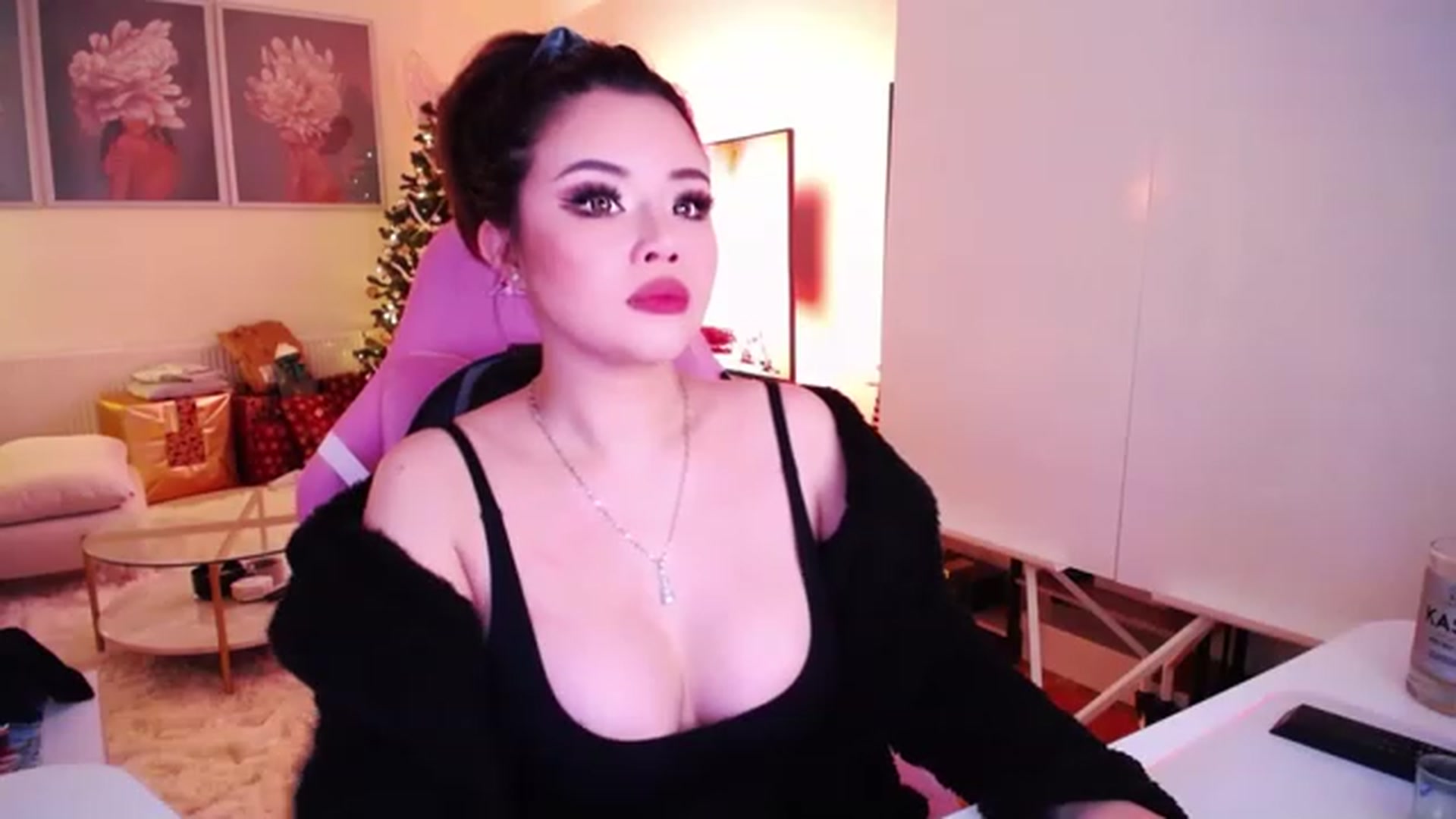 Gallery image thumbnail from SwtSunny's myfreecams stream on, 12/17/2022, 03:58 image 14 of 20