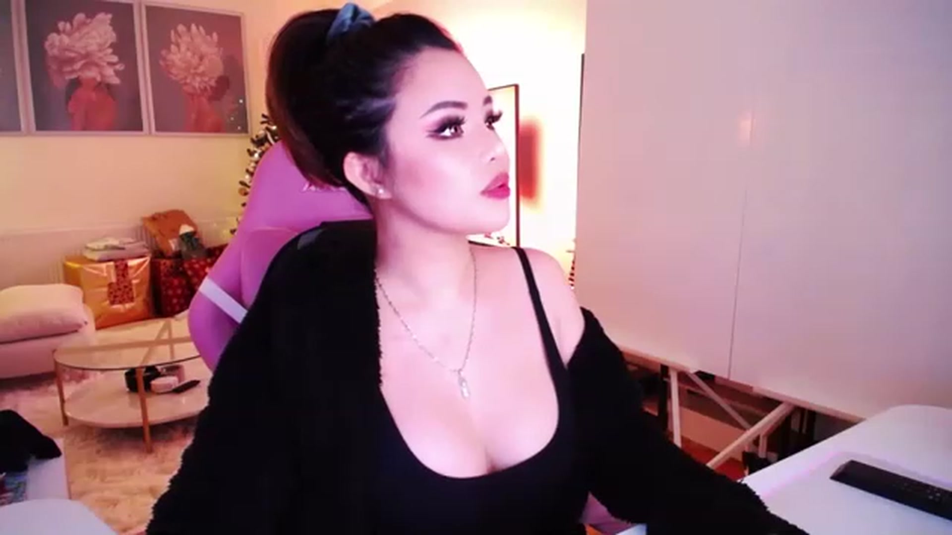 Gallery image thumbnail from SwtSunny's myfreecams stream on, 12/17/2022, 03:58 image 19 of 20