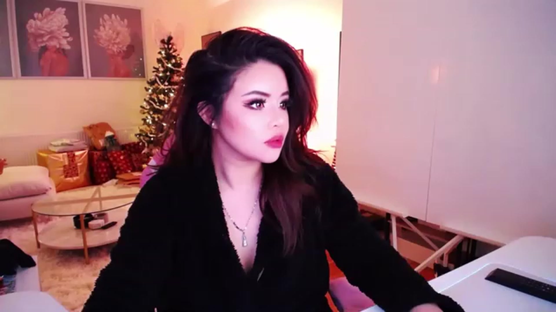 Gallery image thumbnail from SwtSunny's myfreecams stream on, 12/17/2022, 03:58 image 3 of 20