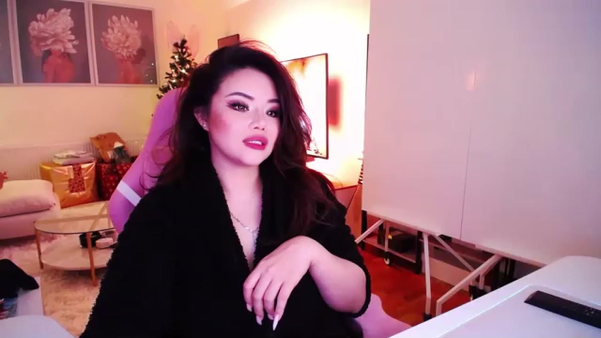 Gallery image thumbnail from SwtSunny's myfreecams stream on, 12/17/2022, 03:58 image 5 of 20