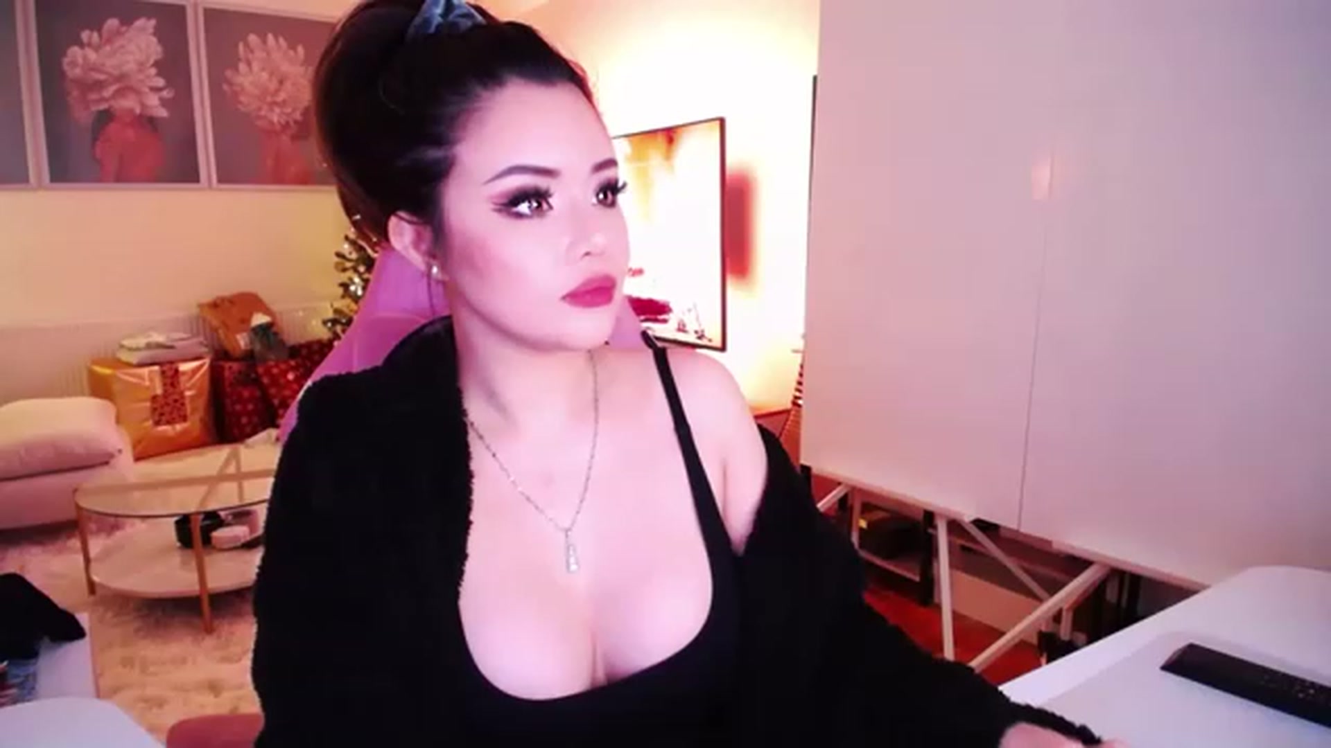 Gallery image thumbnail from SwtSunny's myfreecams stream on, 12/17/2022, 03:58 image 20 of 20