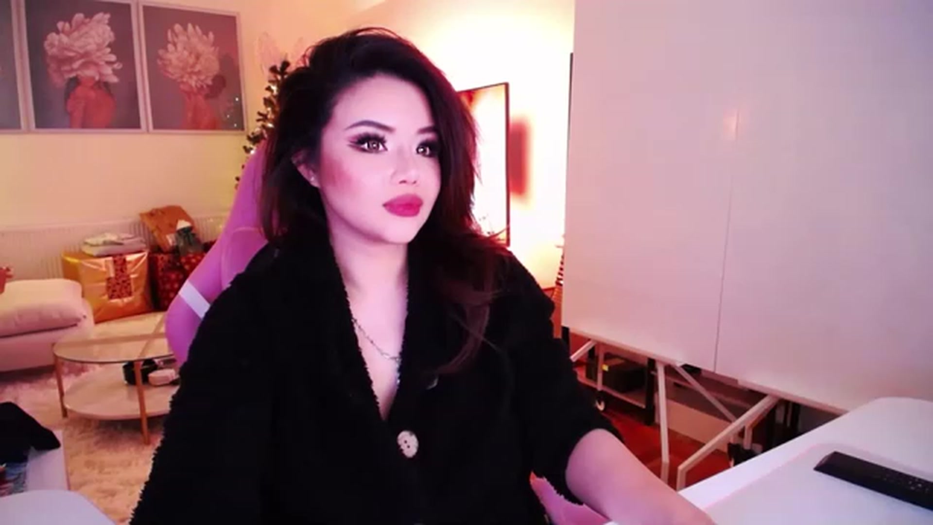 Gallery image thumbnail from SwtSunny's myfreecams stream on, 12/17/2022, 03:58 image 6 of 20