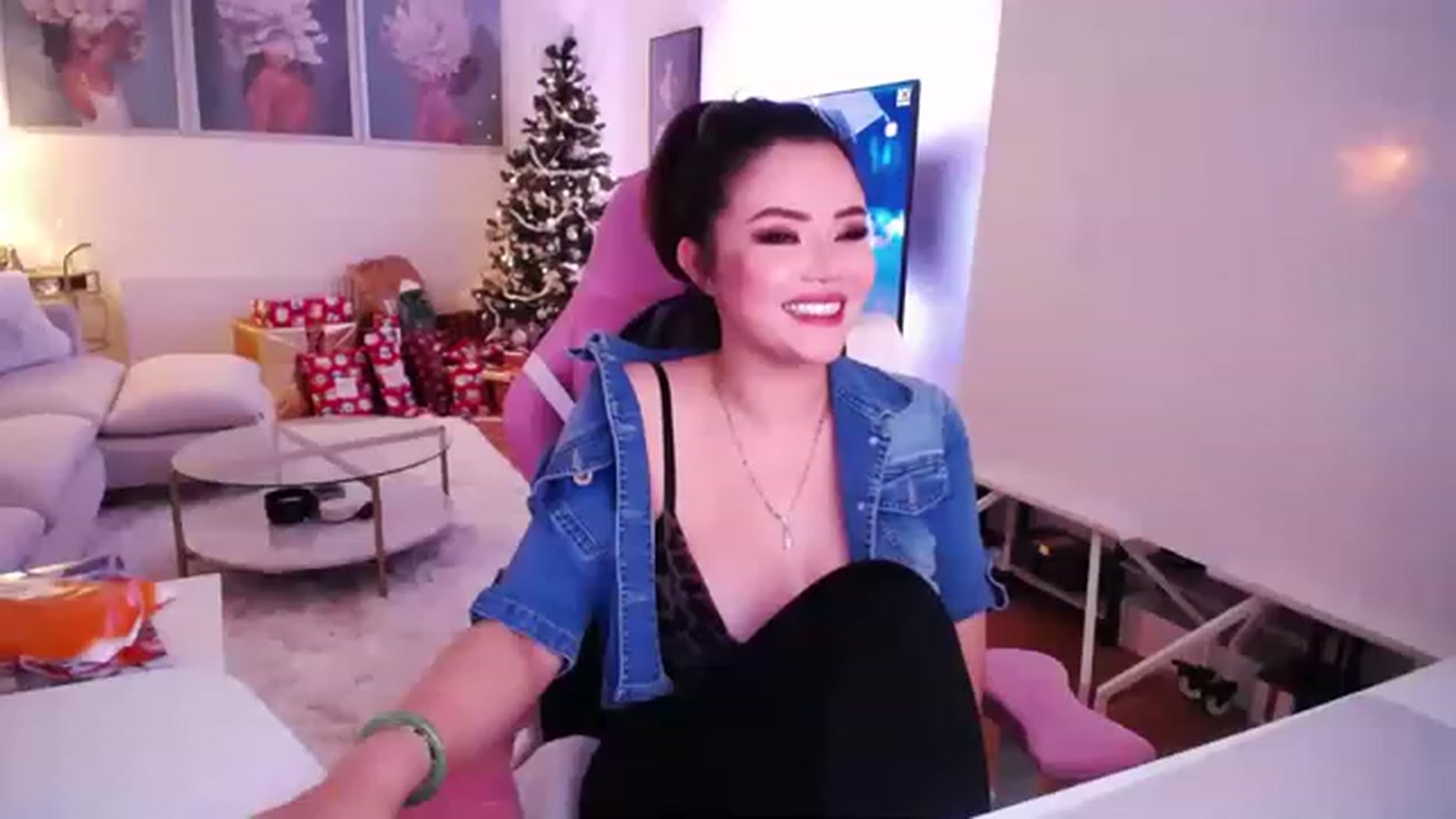 Gallery image thumbnail from SwtSunny's myfreecams stream on, 12/22/2022, 06:20 image 17 of 20