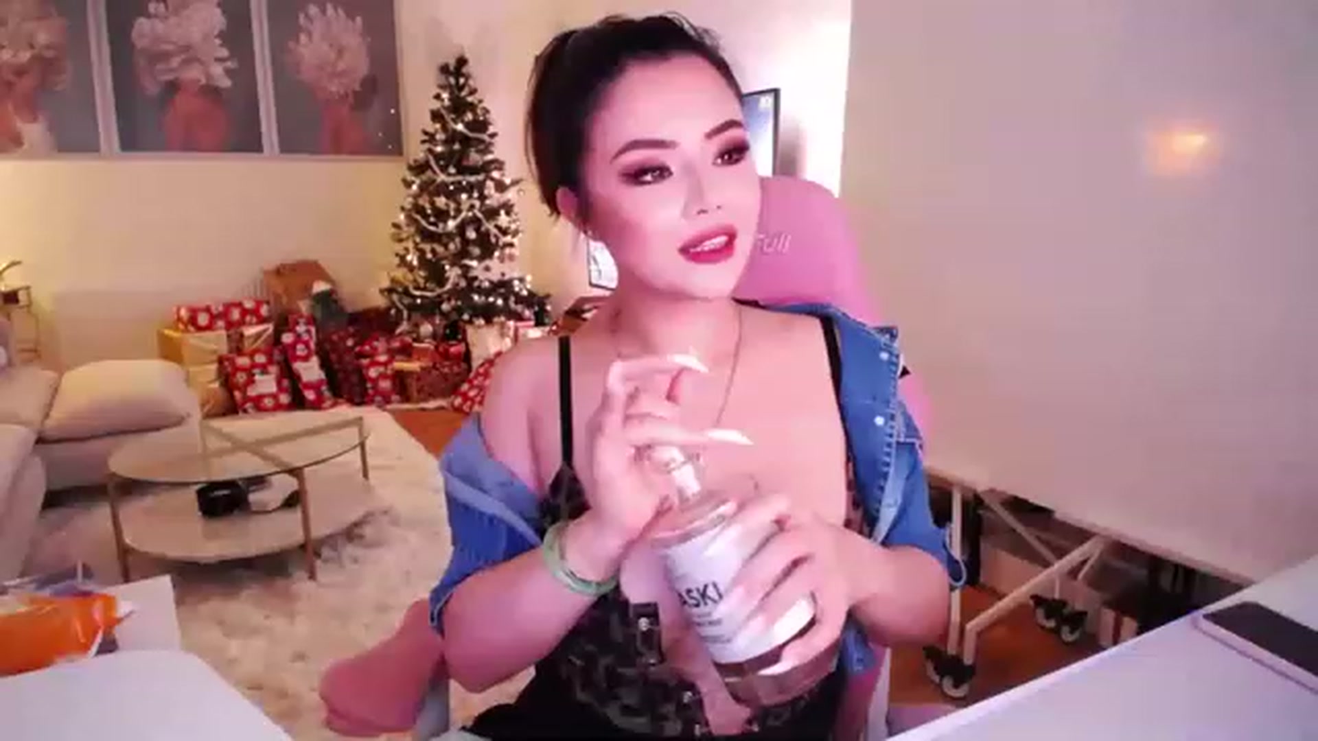 Gallery image thumbnail from SwtSunny's myfreecams stream on, 12/22/2022, 06:20 image 7 of 20